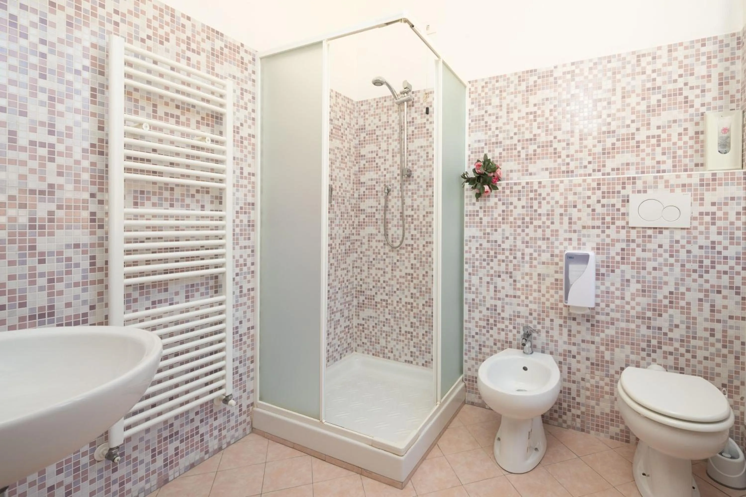 Shower in Hotel Jolì