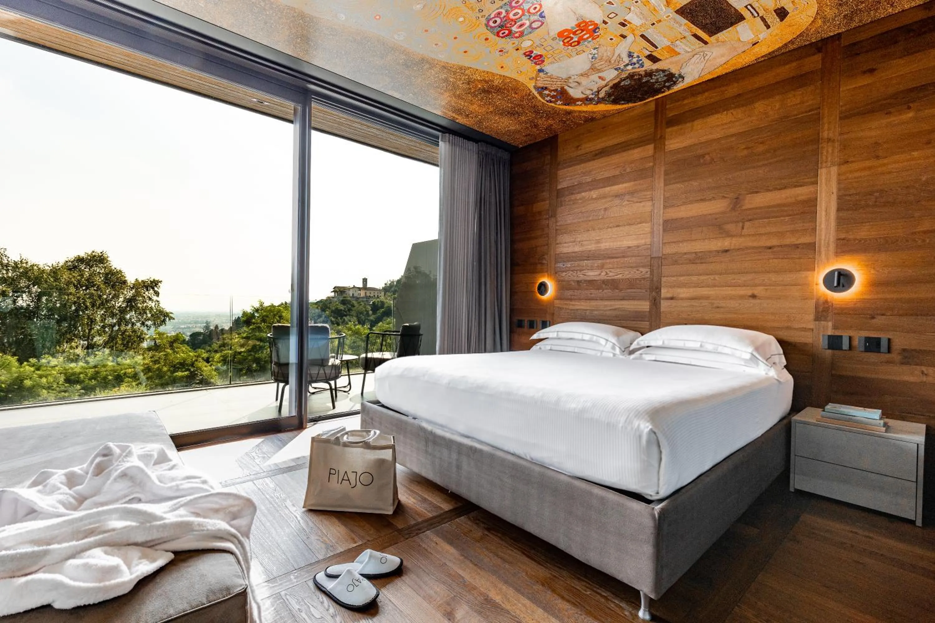 Bed in Phi Hotel Piajo