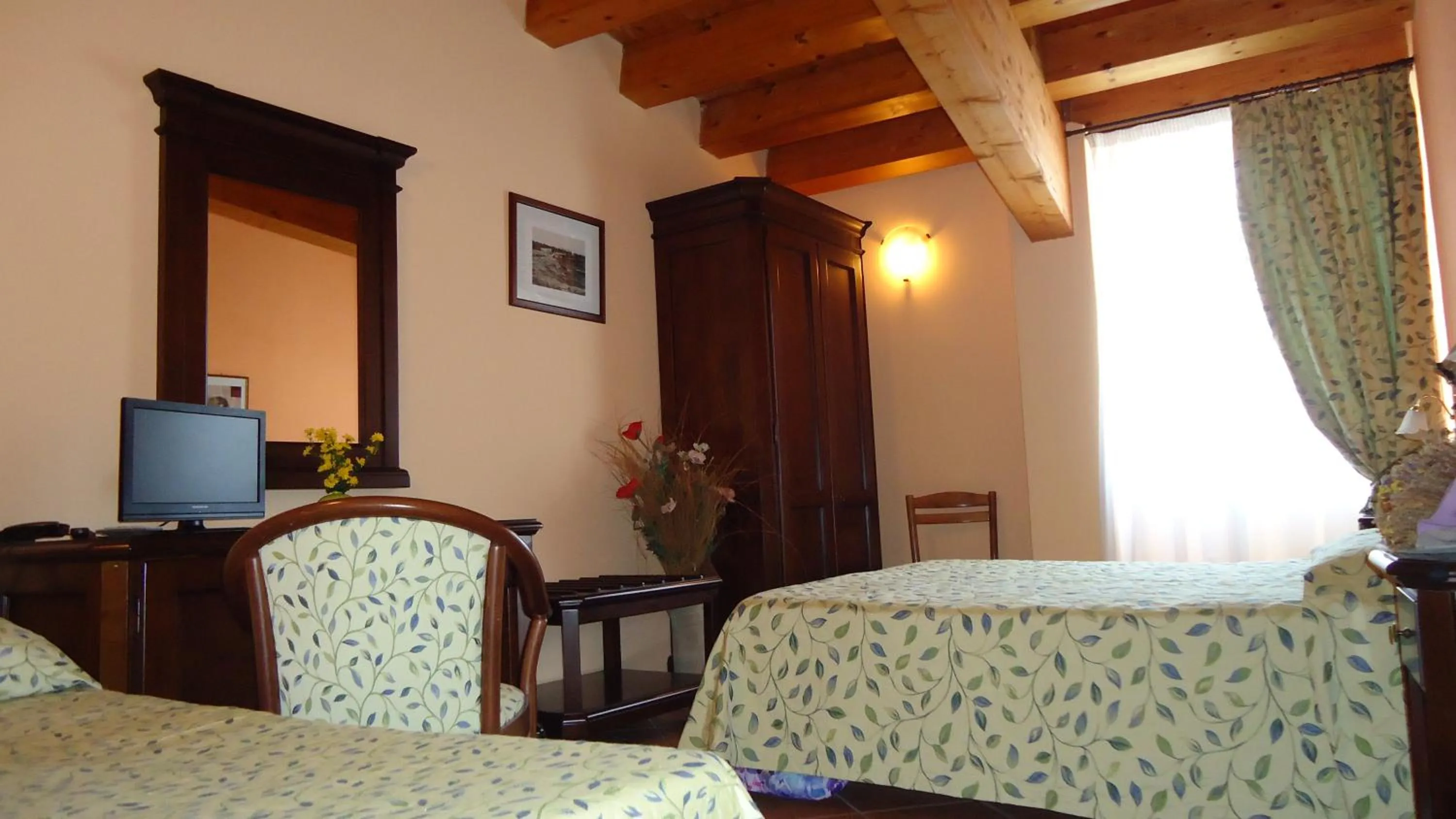 Photo of the whole room in Hotel Archimede Ortigia