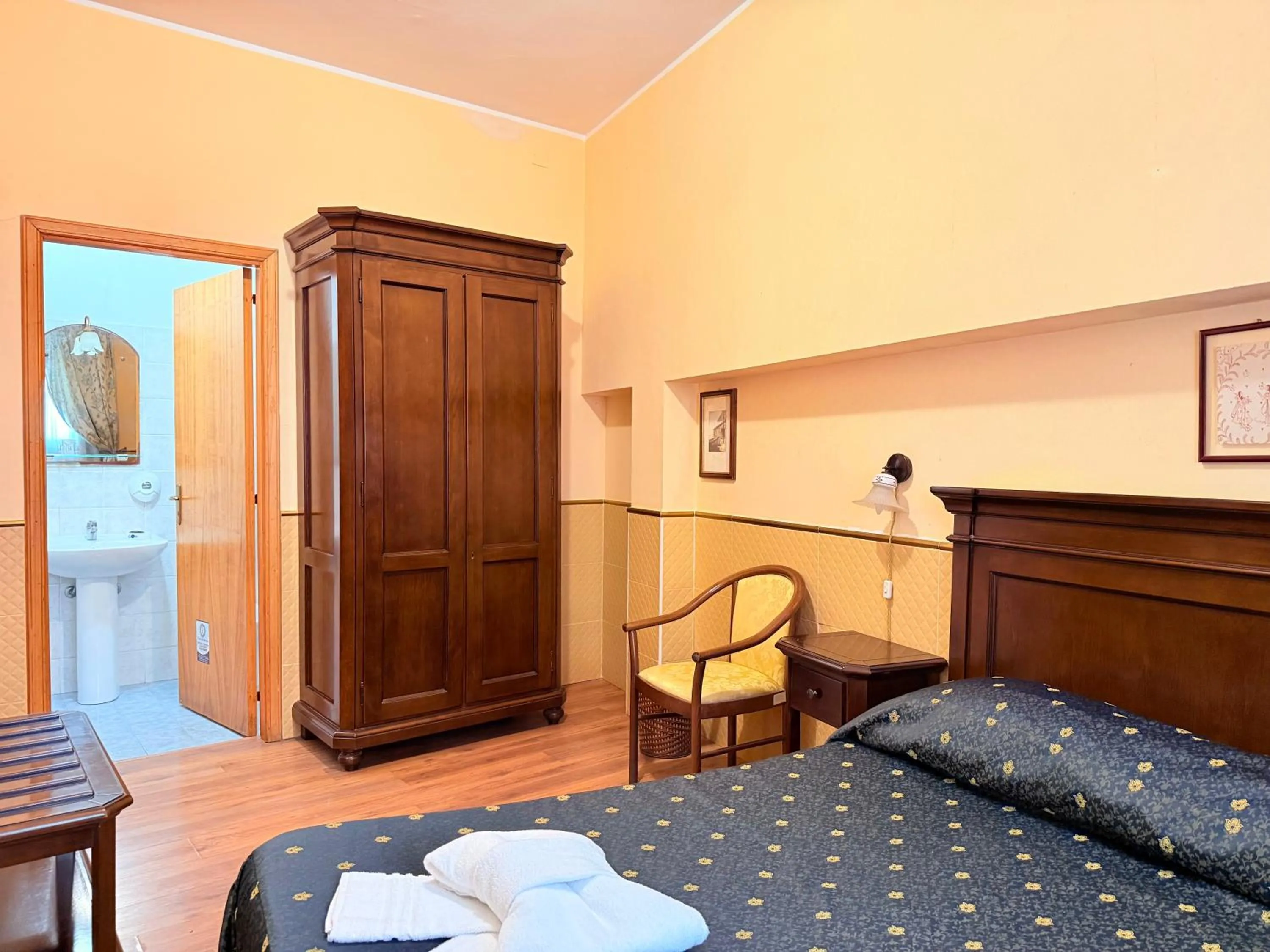 Photo of the whole room, Bed in Hotel Archimede Ortigia