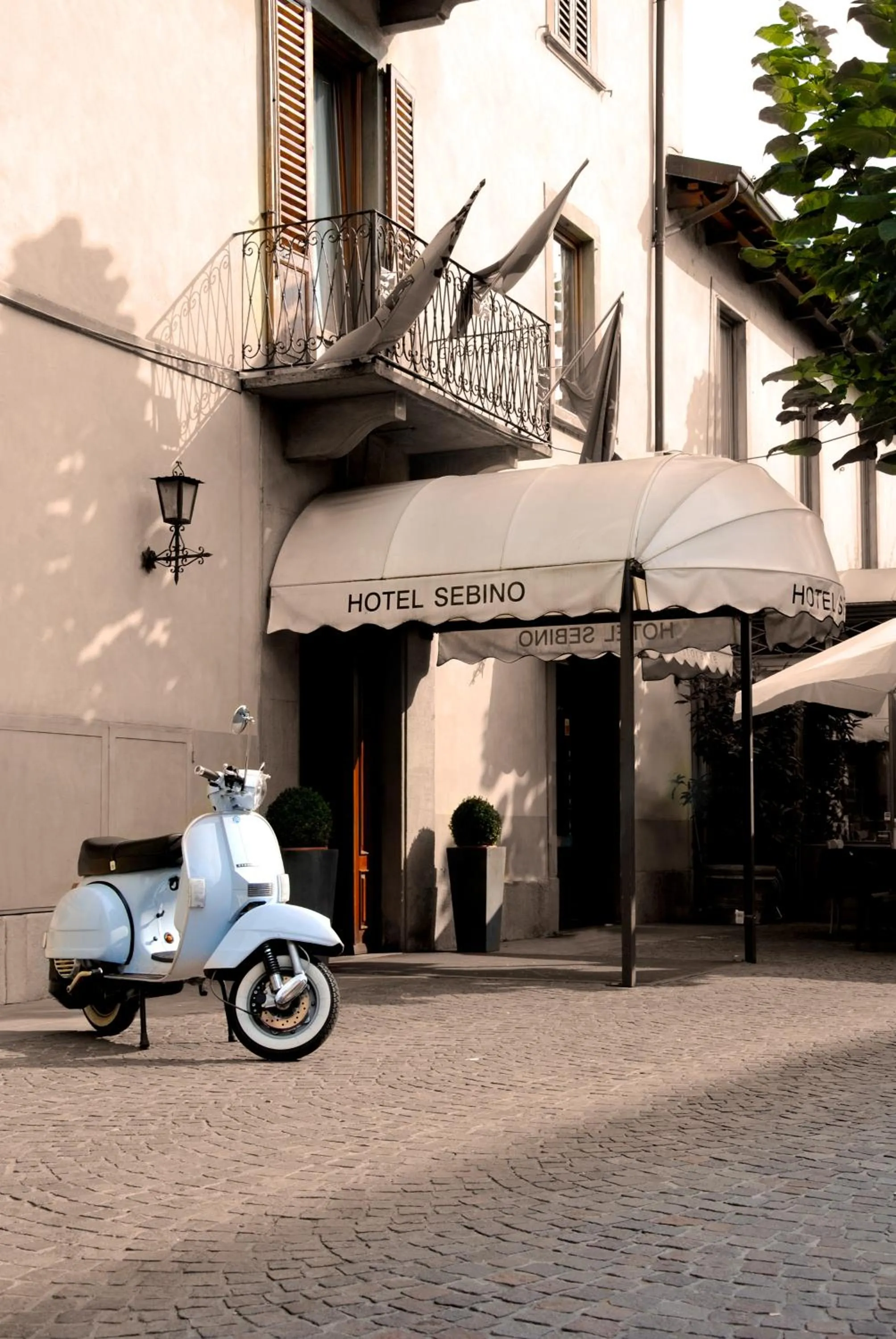 Facade/entrance in Hotel Sebino