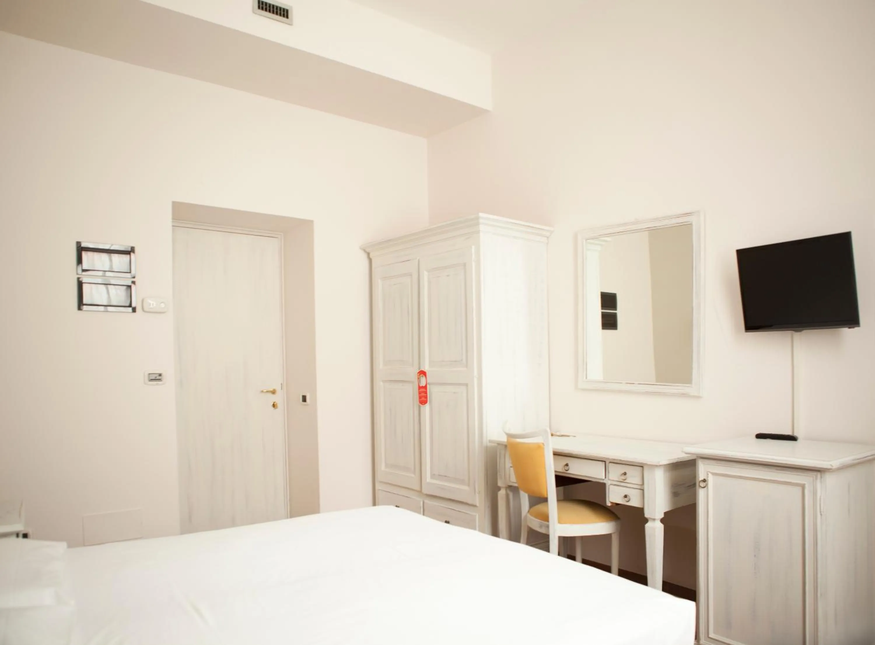 Bedroom, Bed in Hotel Sebino
