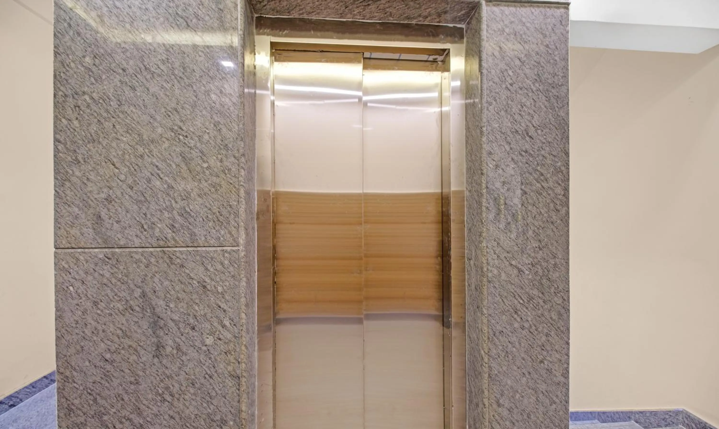 elevator in Treebo White Inn