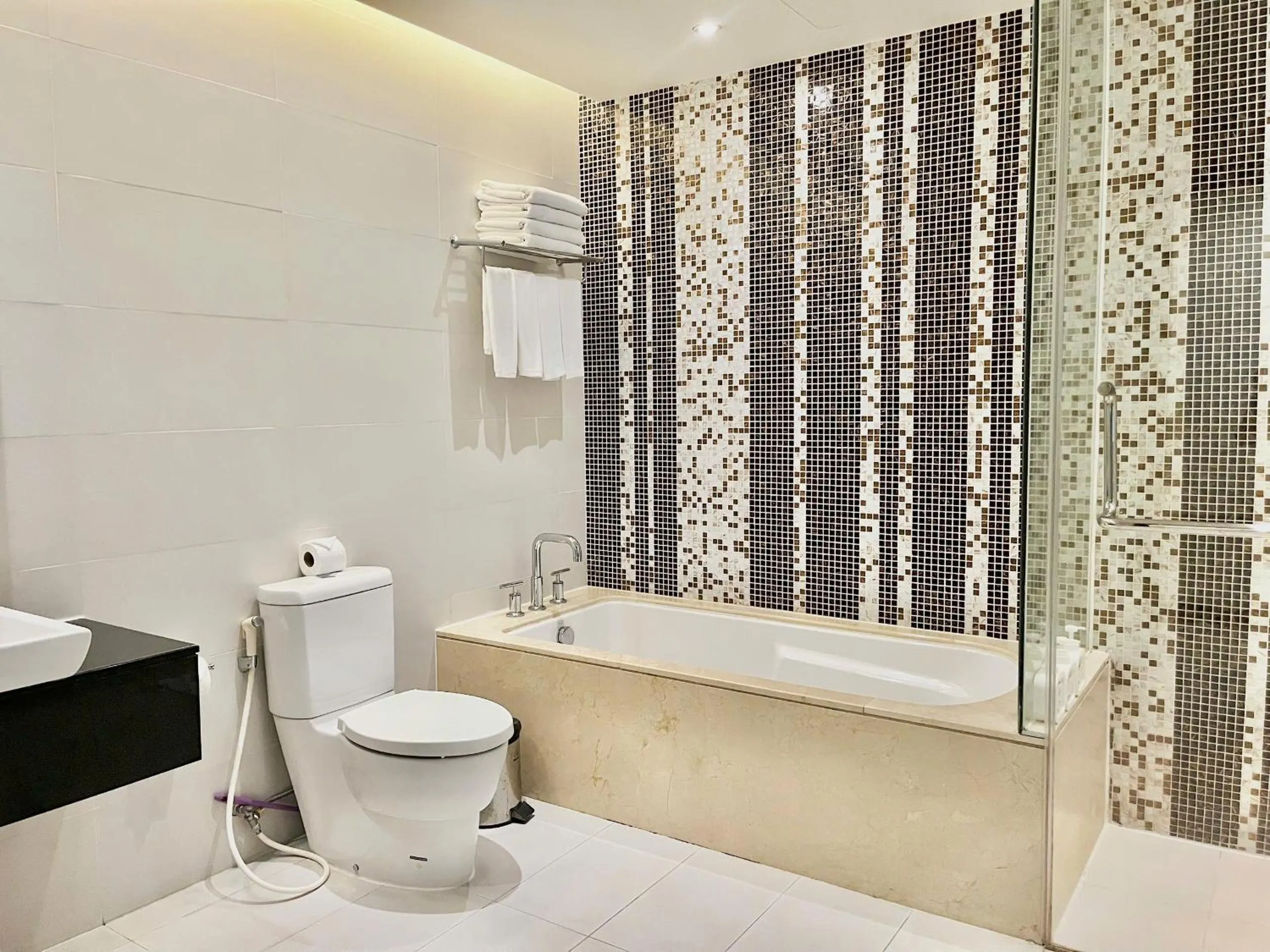 Shower in The Sea Luxury Nha Trang Apartment