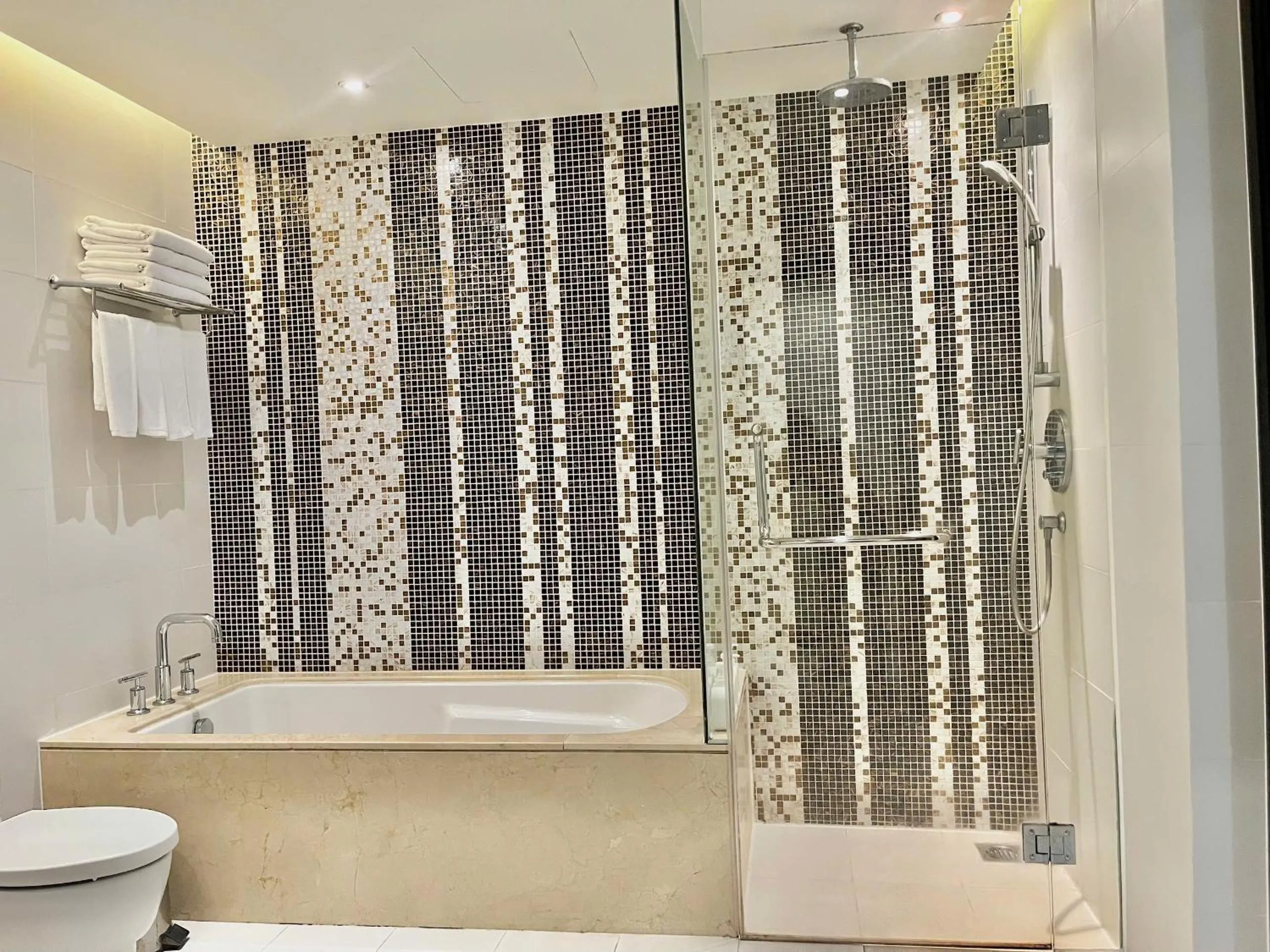 Shower in The Sea Luxury Nha Trang Apartment