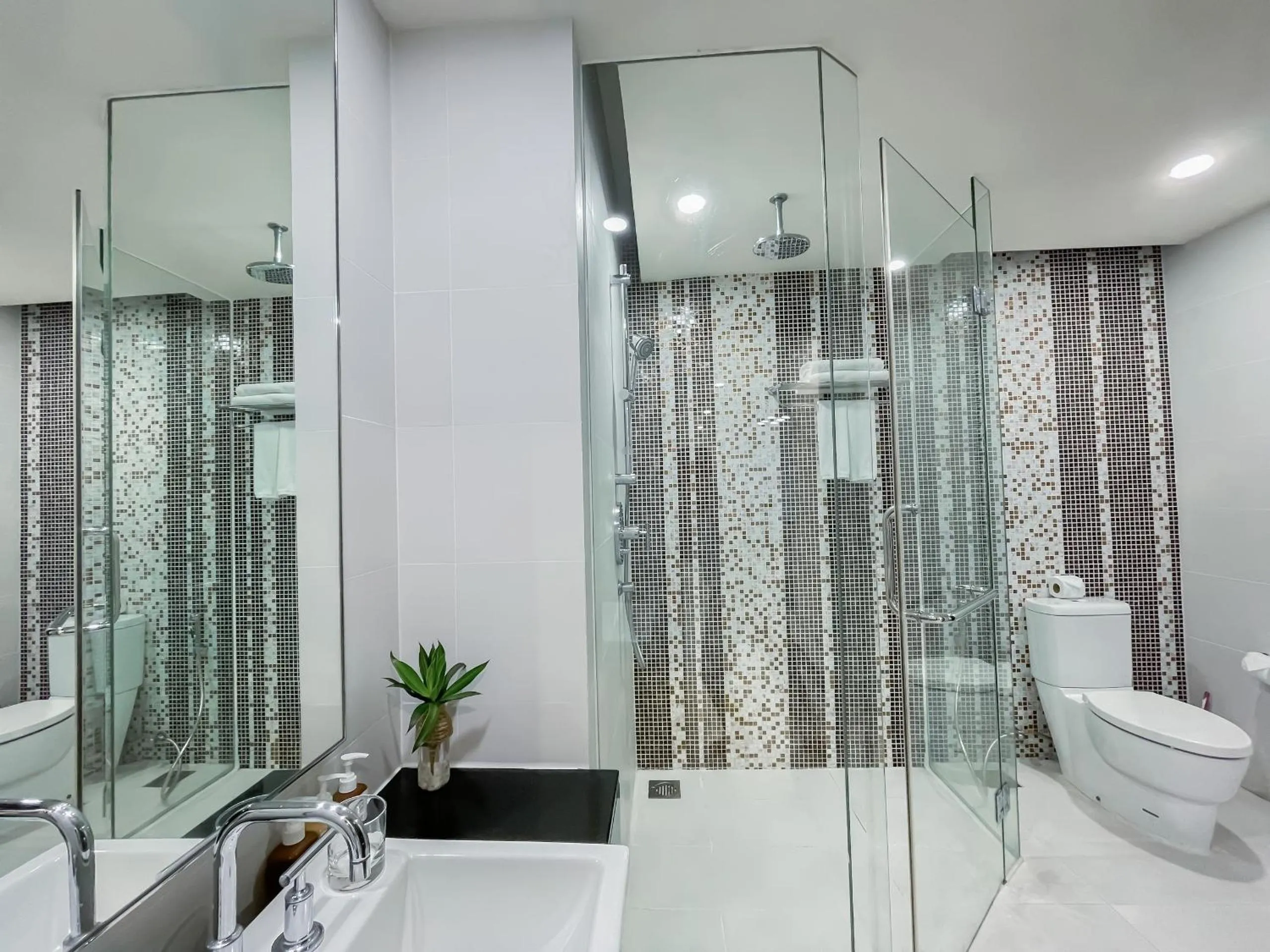 Shower in The Sea Luxury Nha Trang Apartment
