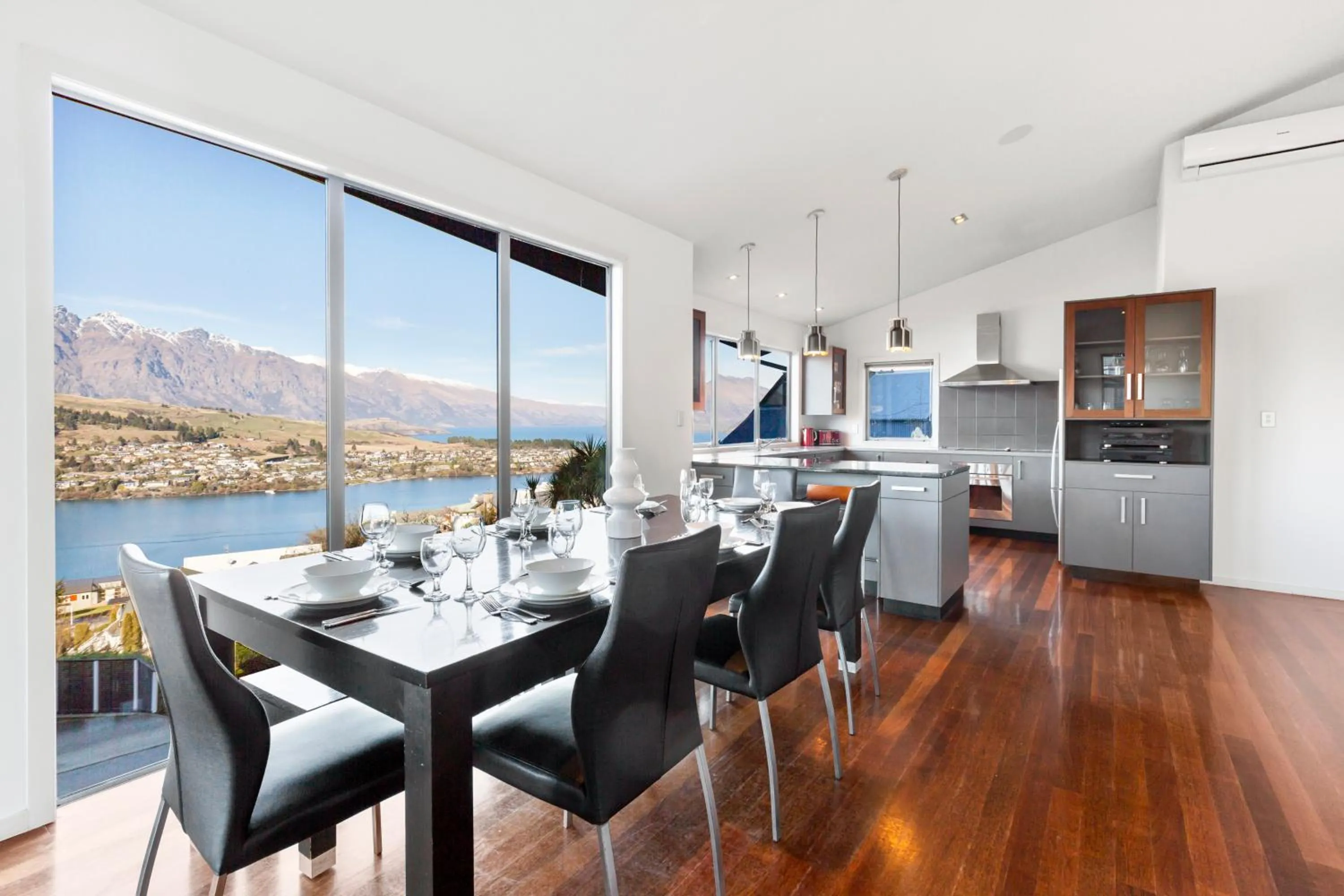 Paradise Peaks - Queenstown Holiday Home