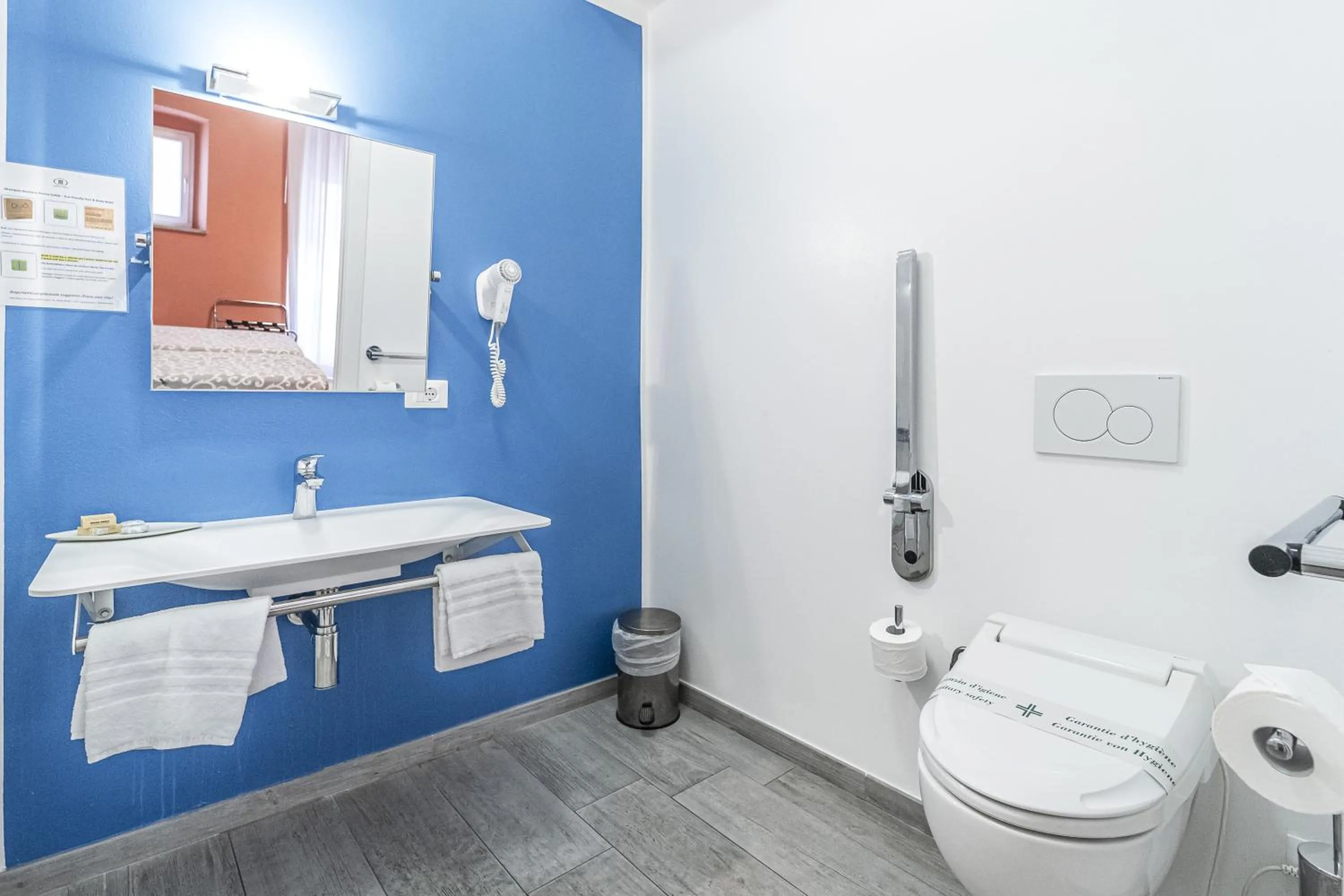 Shower in Hotel Italia