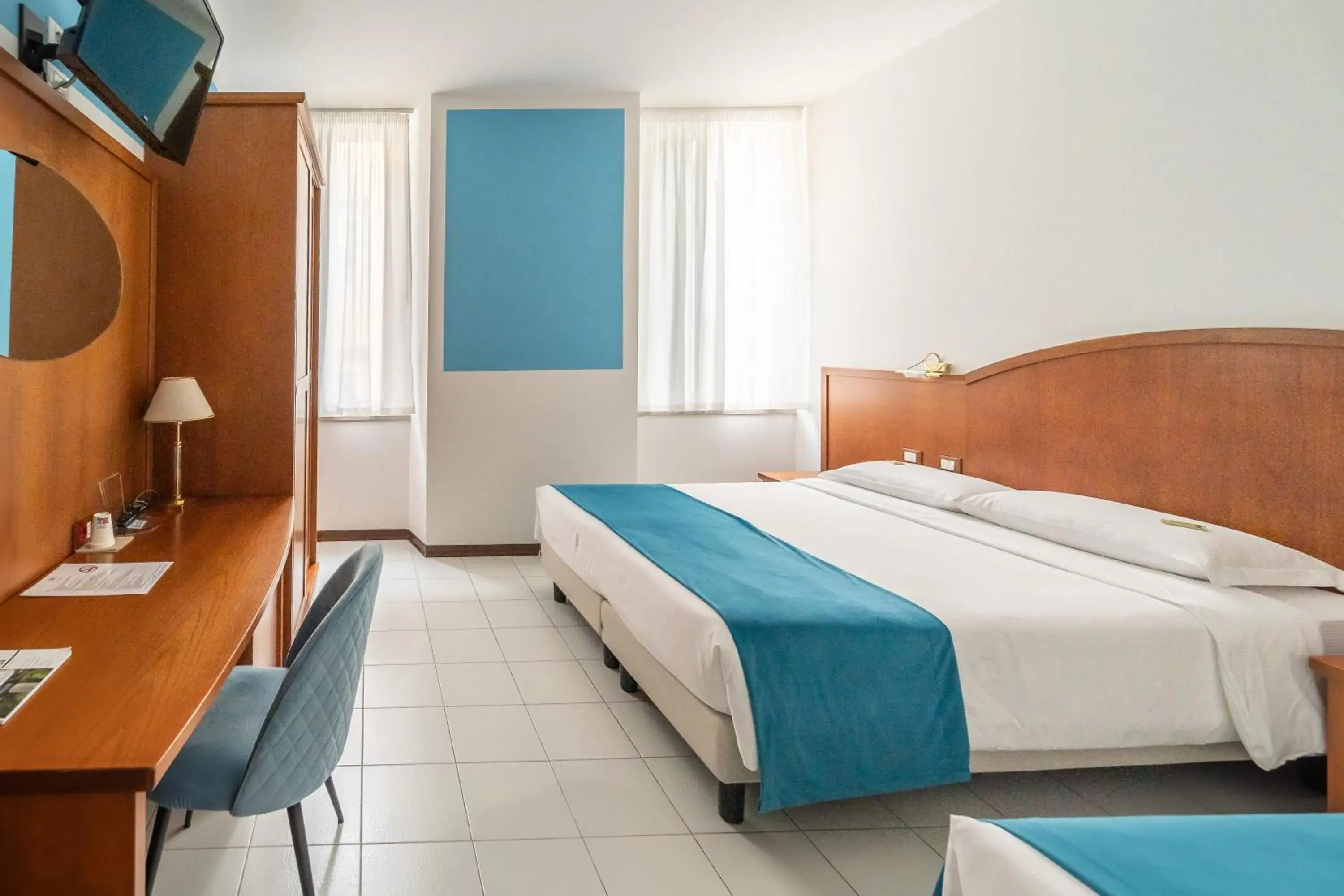 Standard Triple Room in Hotel Italia Standard Triple Room in Hotel Italia