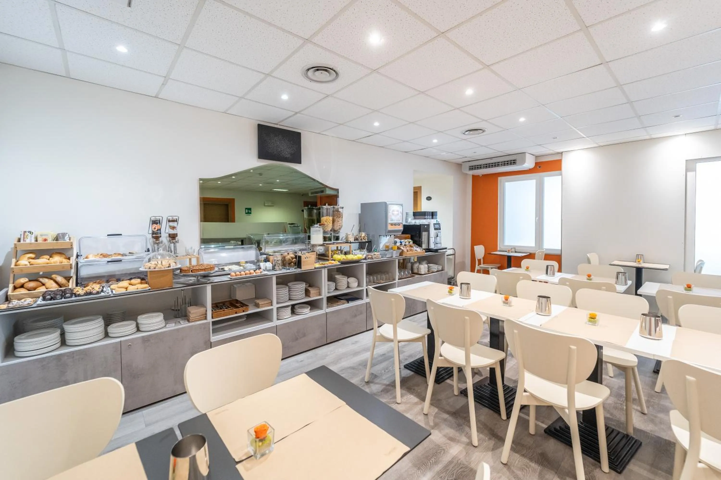 Restaurant/places to eat in Hotel Italia