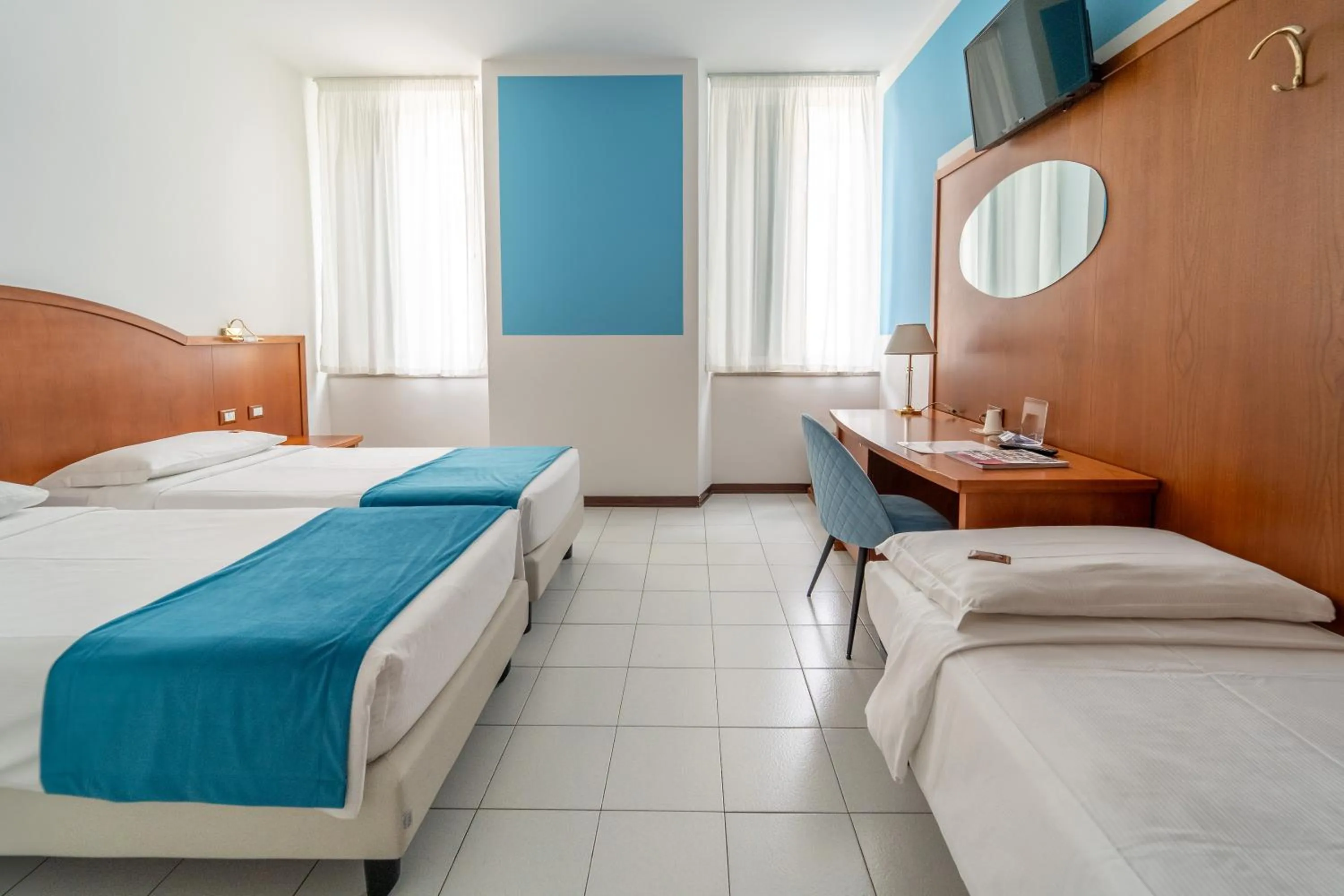 Photo of the whole room, Bed in Hotel Italia