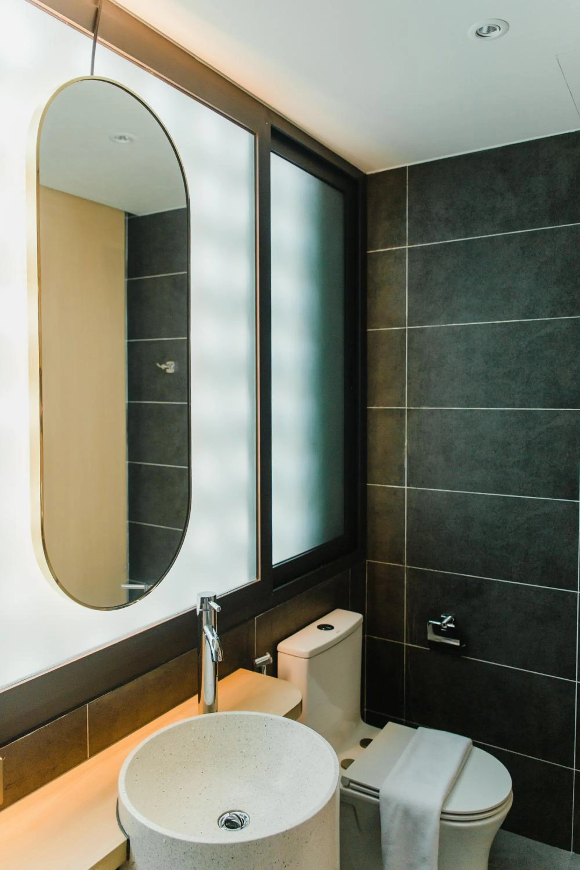 Bathroom in SHI HOUSE by Haviland