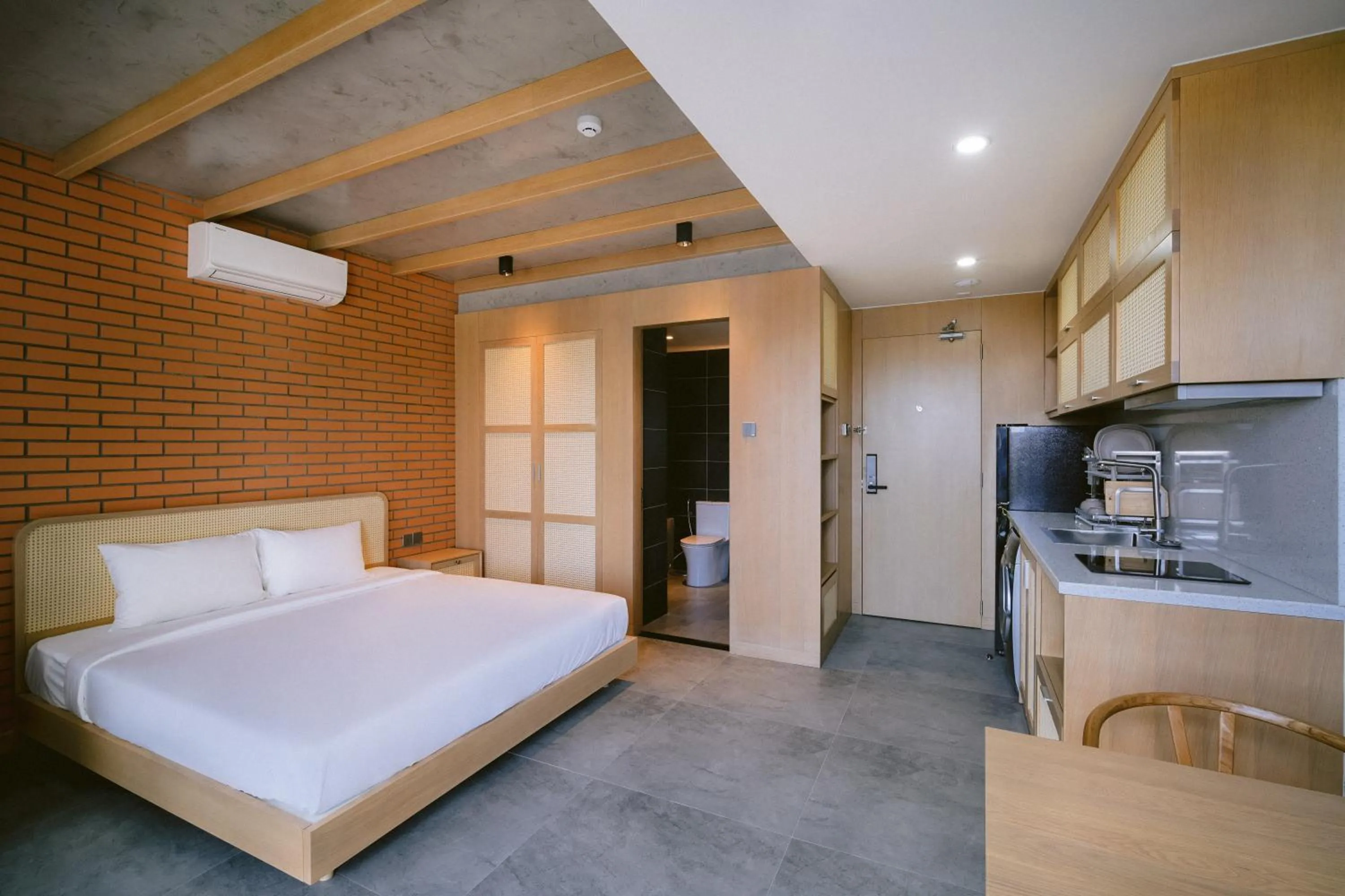 Photo of the whole room, Bed in SHI HOUSE by Haviland