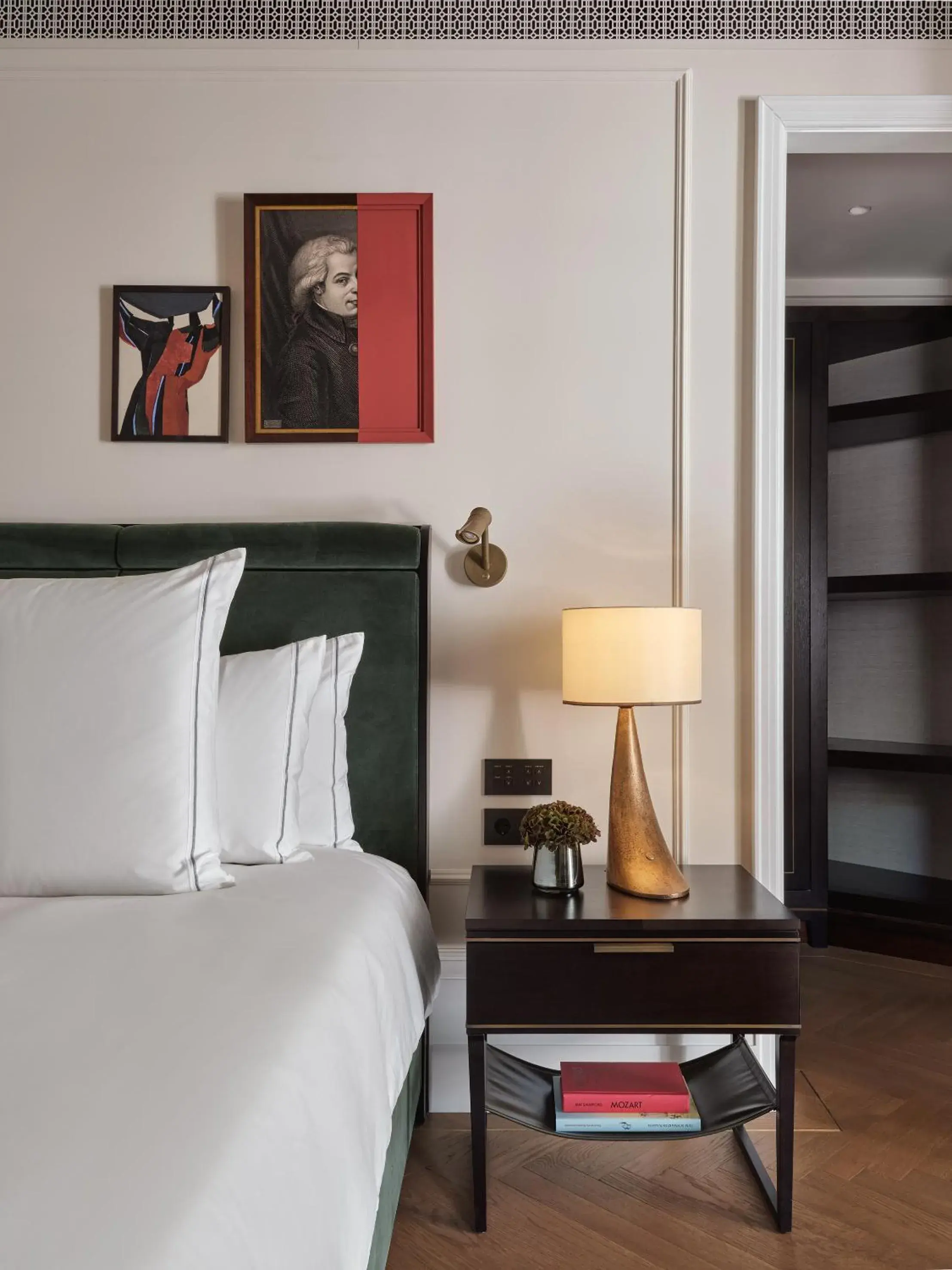 Bed in Rosewood Vienna Bed in Rosewood Vienna