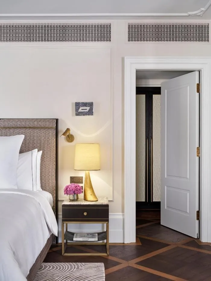 Bedroom, Bed in Rosewood Vienna