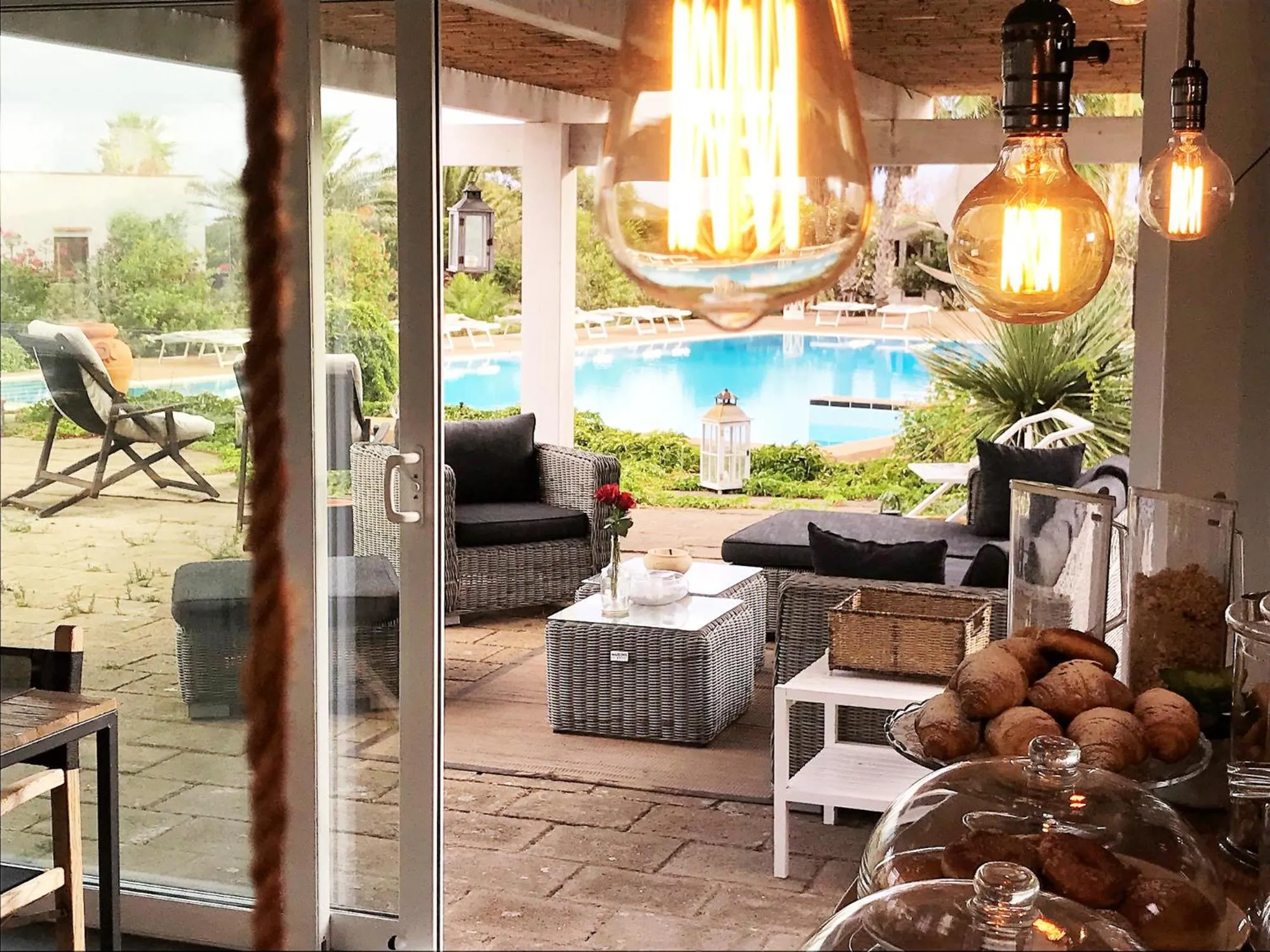 Food and drinks in Le Lanterne Resort