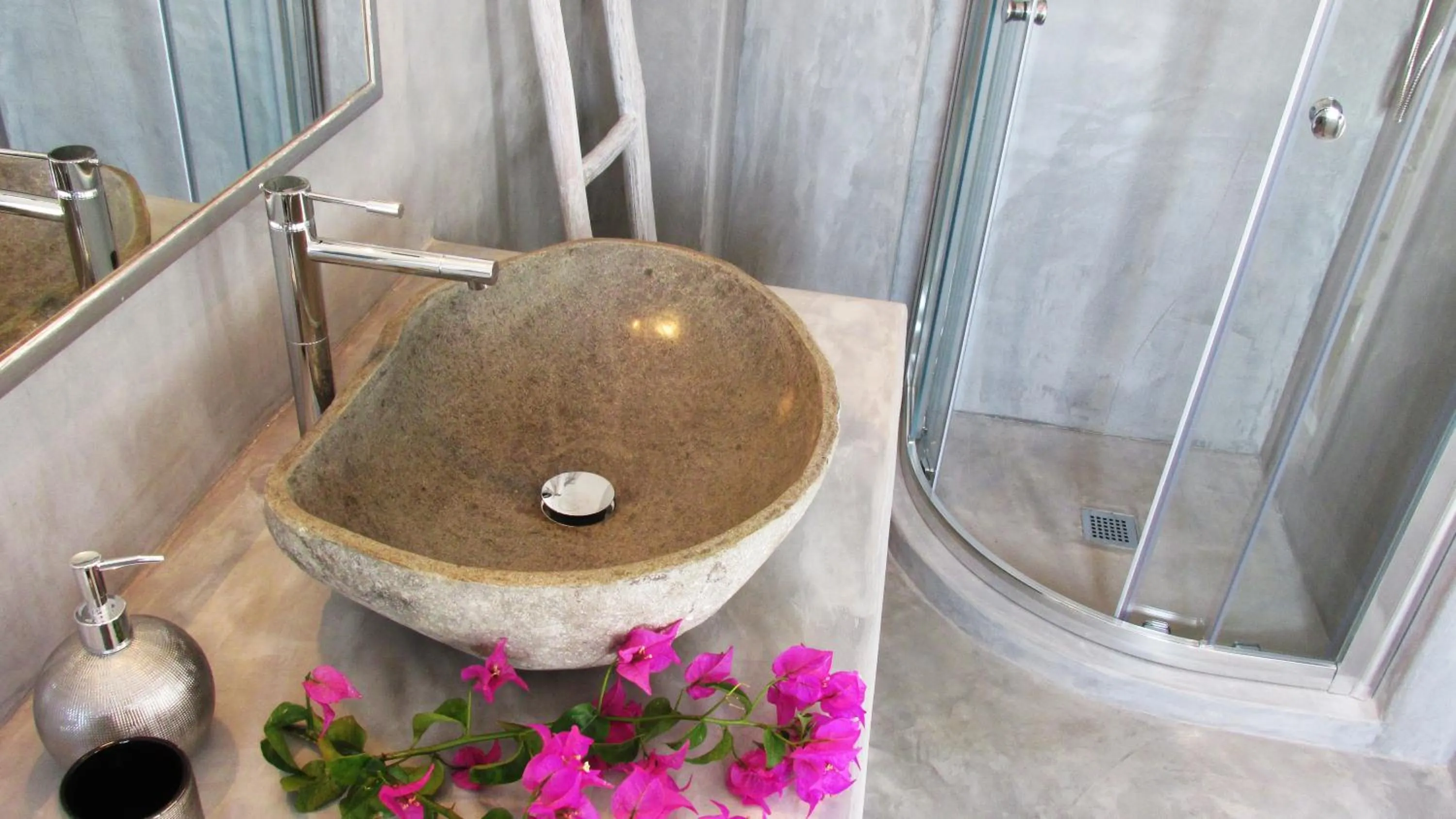 Bathroom in Le Lanterne Resort