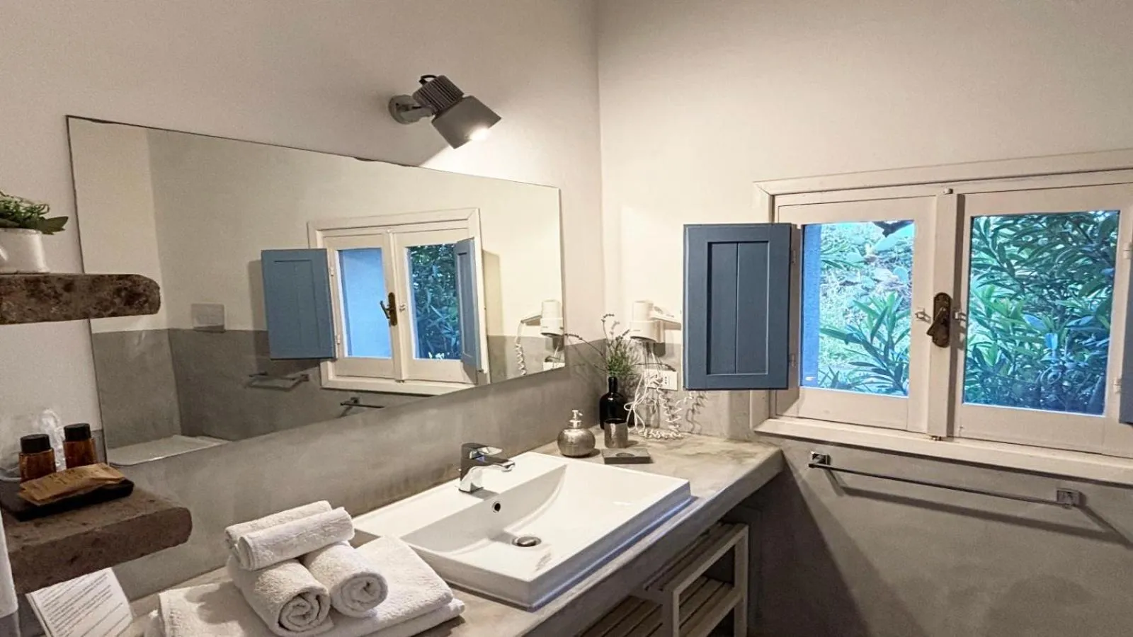 Bathroom in Le Lanterne Resort