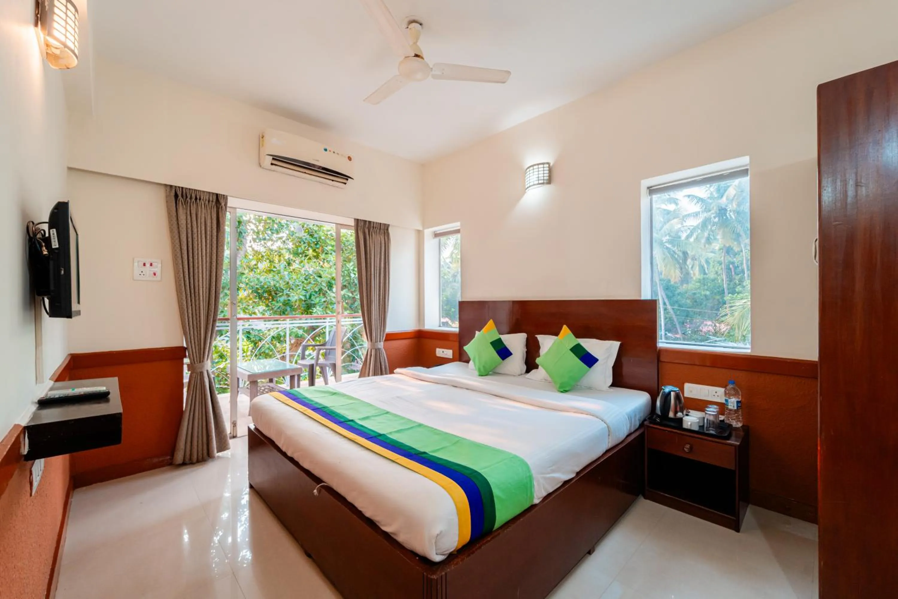 Bedroom, Bed in Treebo Gulmohar Beach Resort with Pool