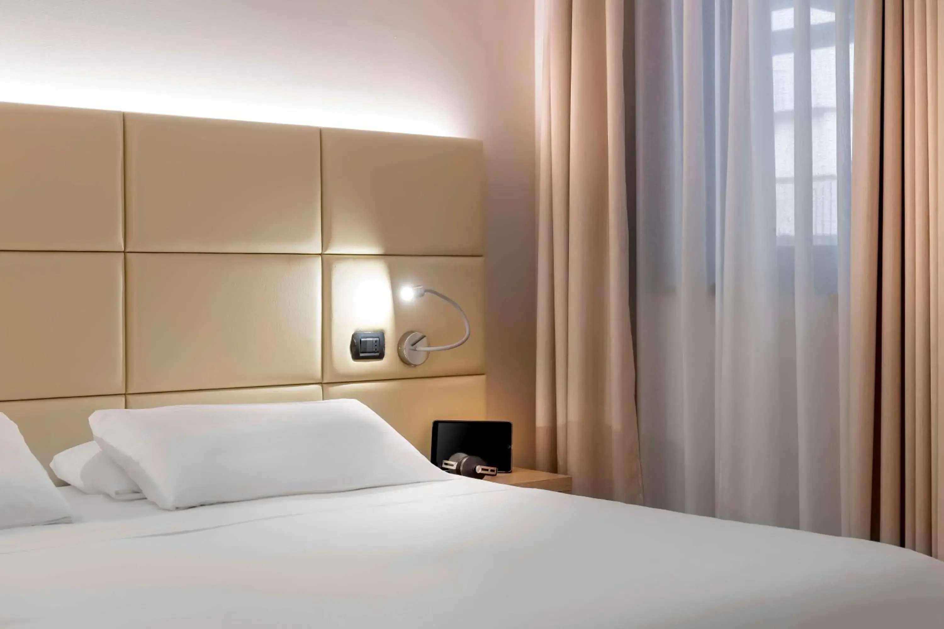 Bedroom, Bed in Best Western Cavalieri Della Corona Bedroom, Bed in Best Western Cavalieri Della Corona