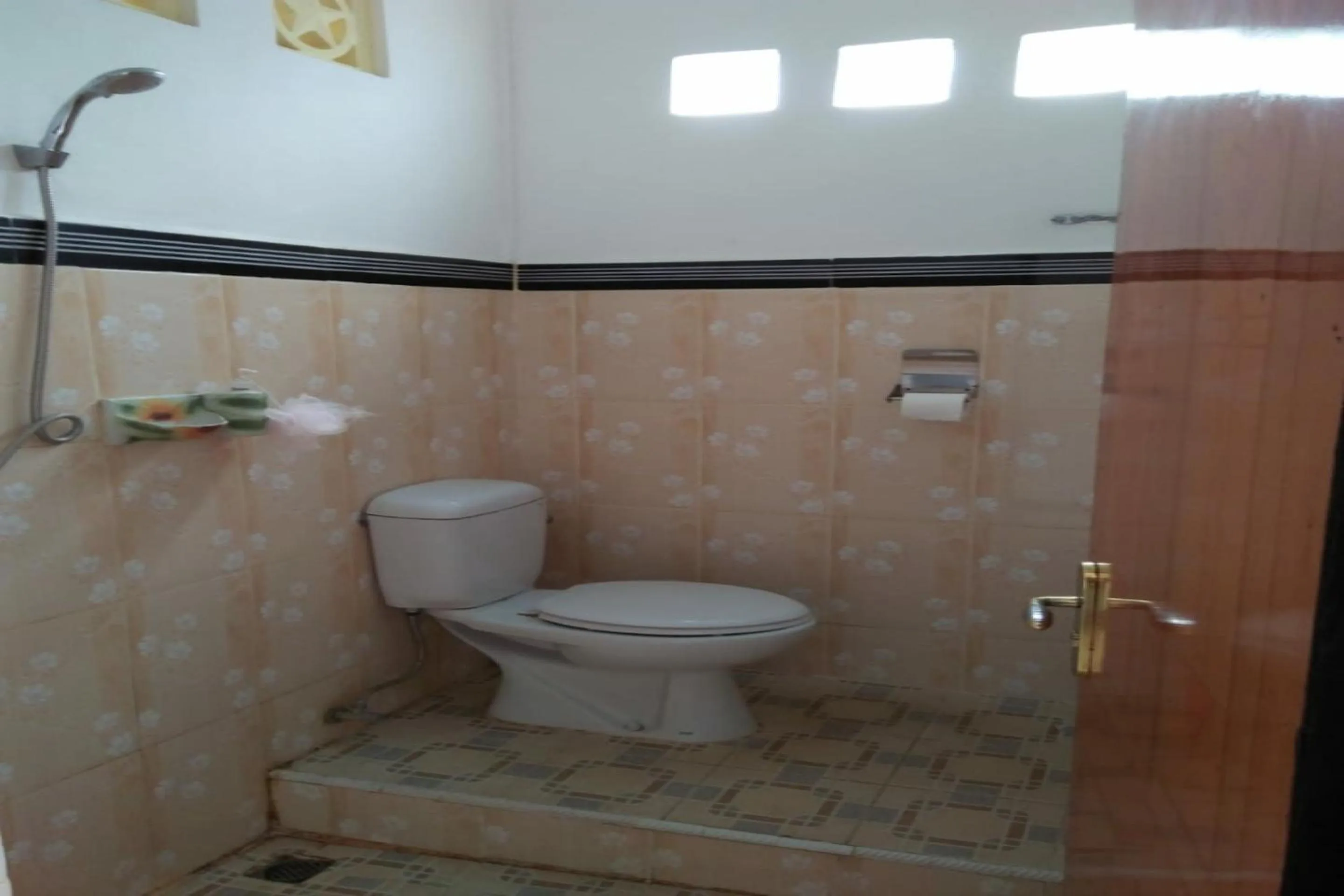 Bathroom in Hotel O Kelimutu Eco VillageNearMurundao Waterfall