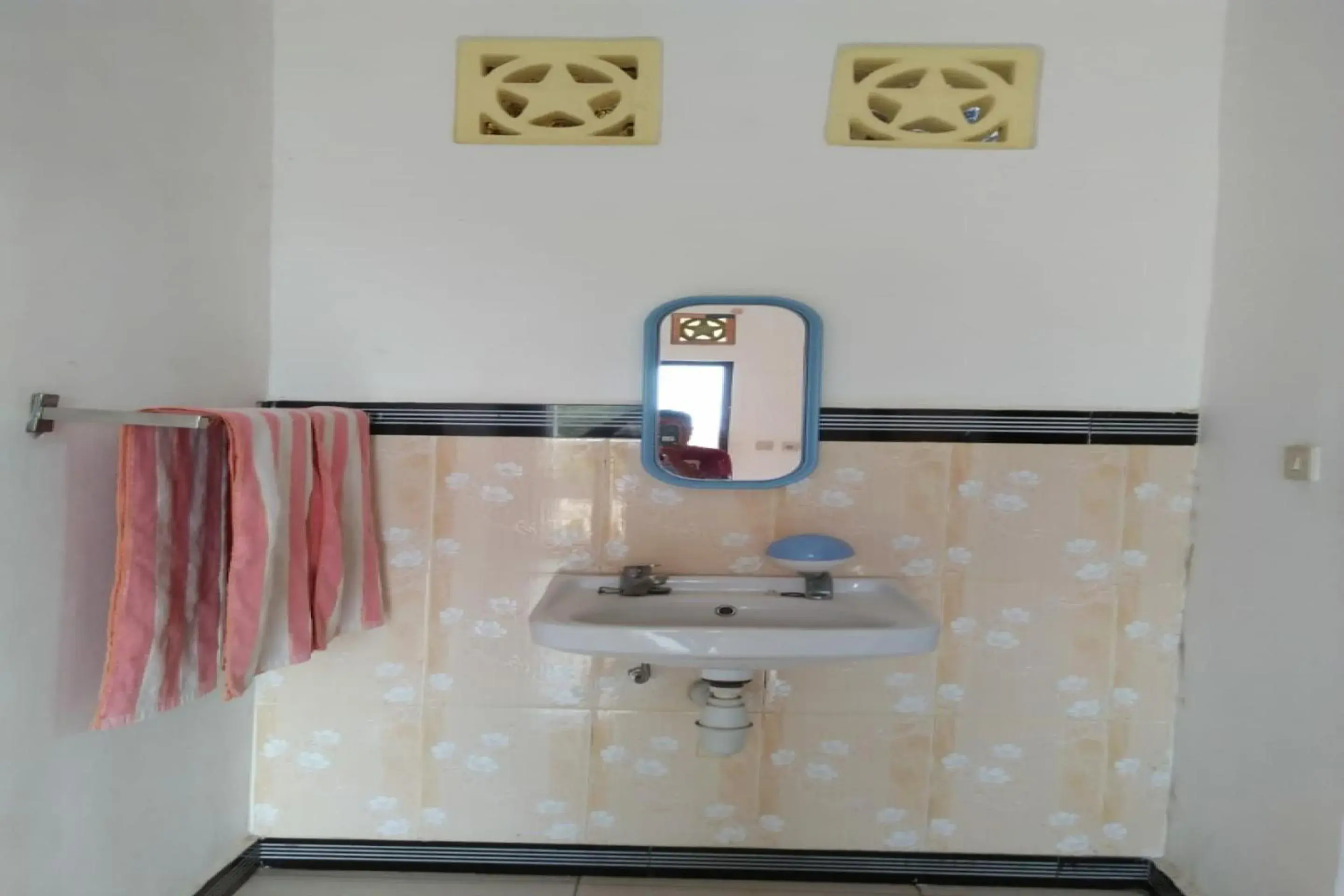 Bathroom in Hotel O Kelimutu Eco VillageNearMurundao Waterfall Bathroom in Hotel O Kelimutu Eco VillageNearMurundao Waterfall