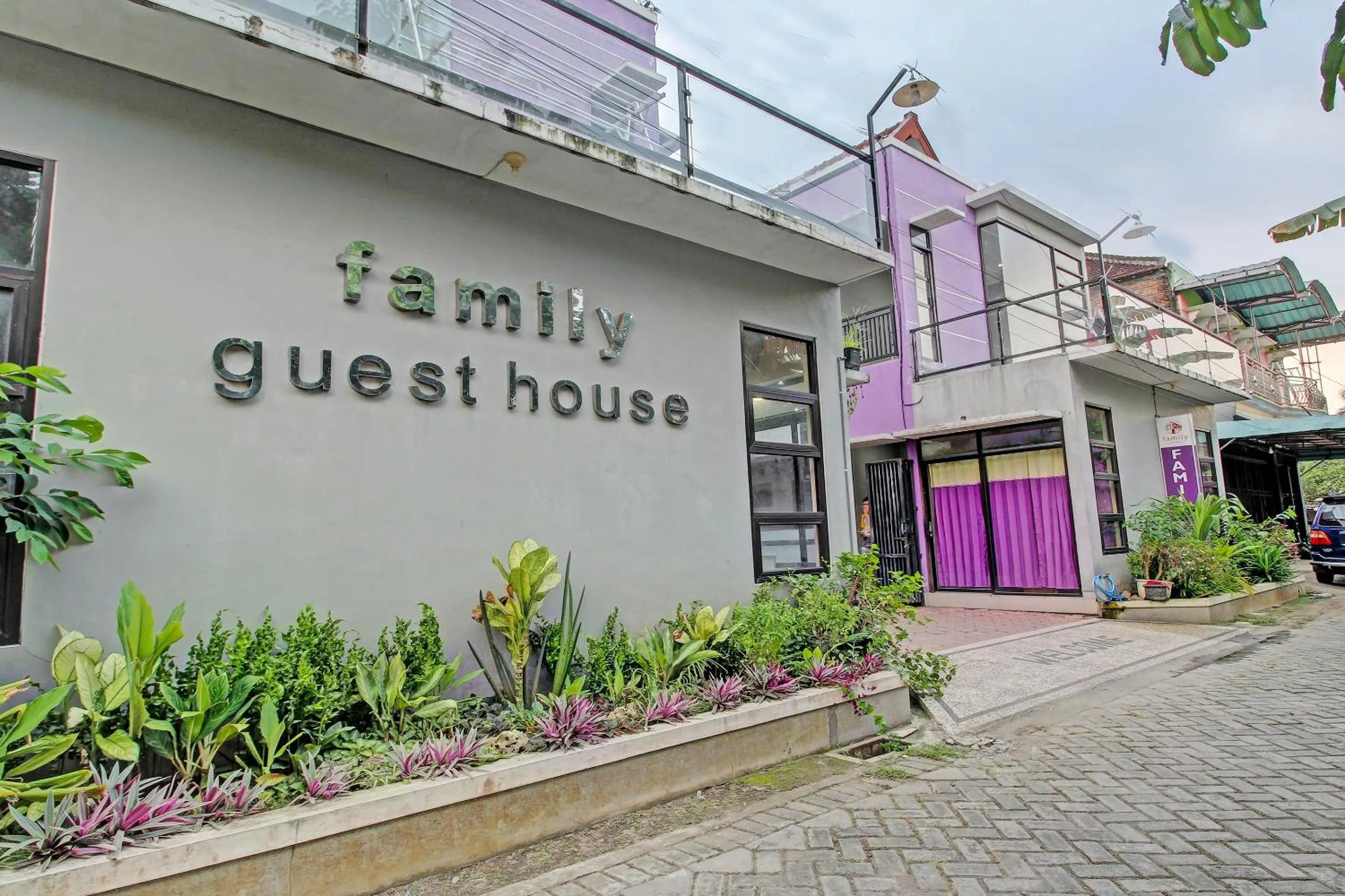 Facade/entrance in Hotel O Family Guest House Syariah