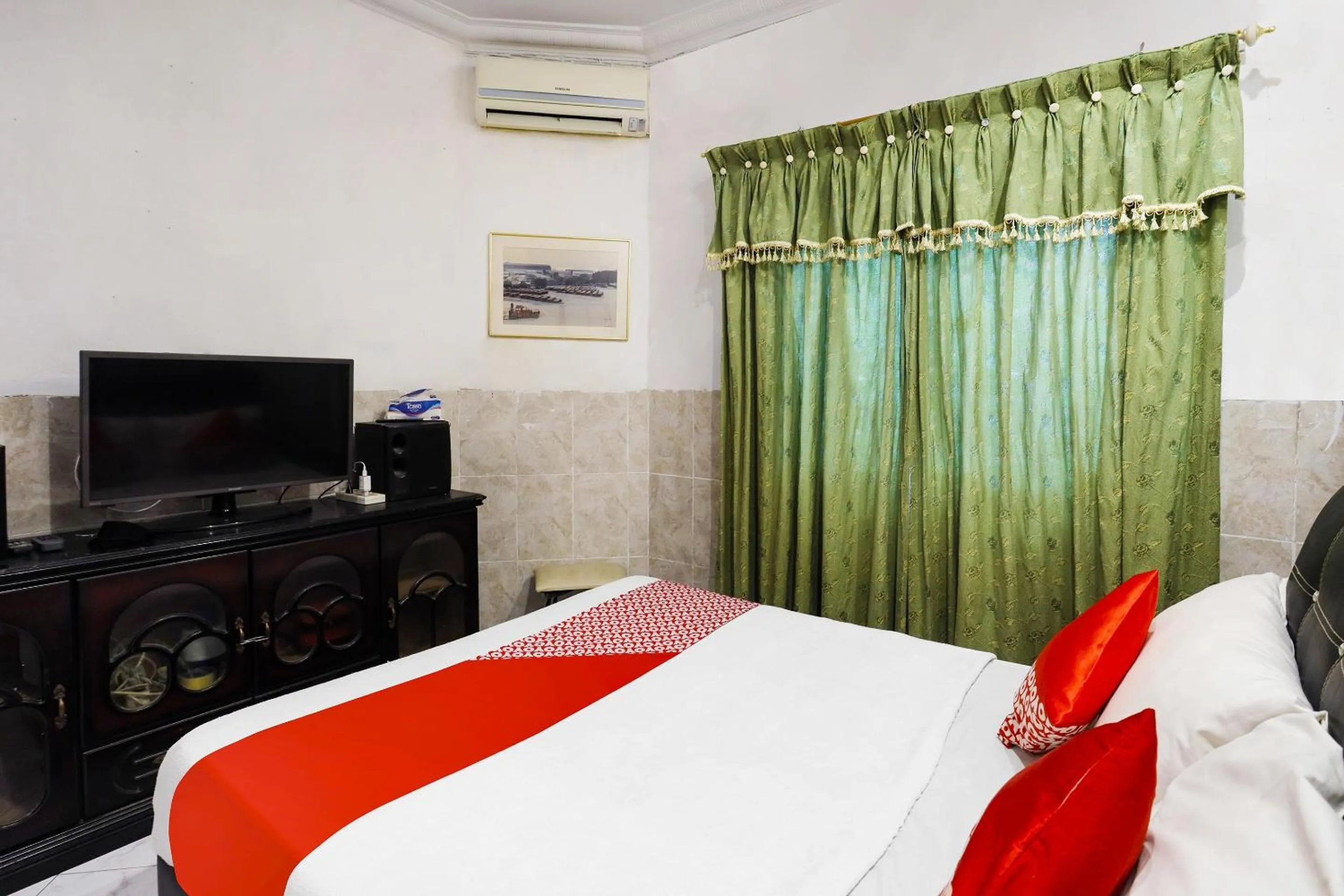 Bedroom, Bed in Hotel O Manisee 1 Homestay Syariah