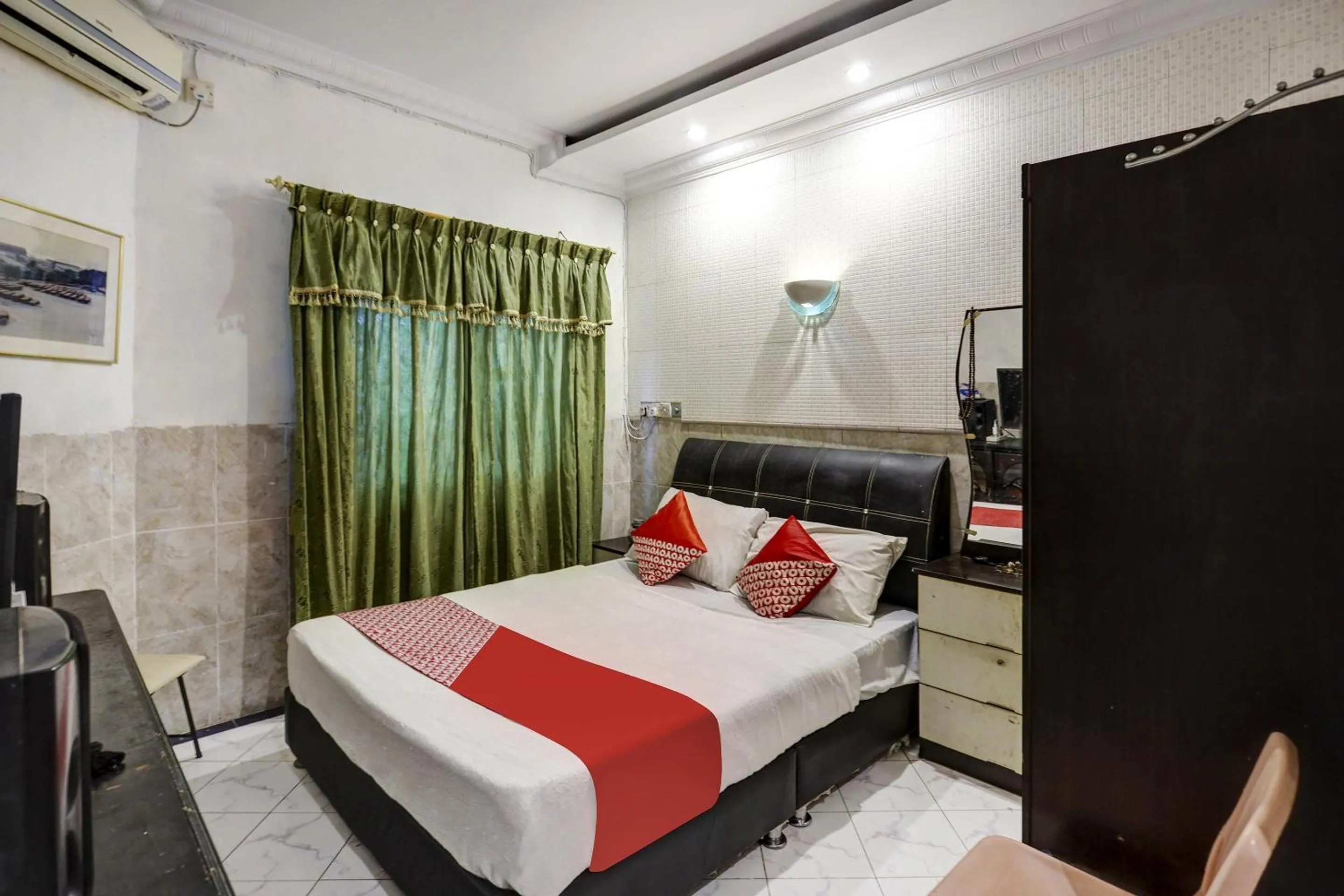 Bedroom, Bed in Hotel O Manisee 1 Homestay Syariah