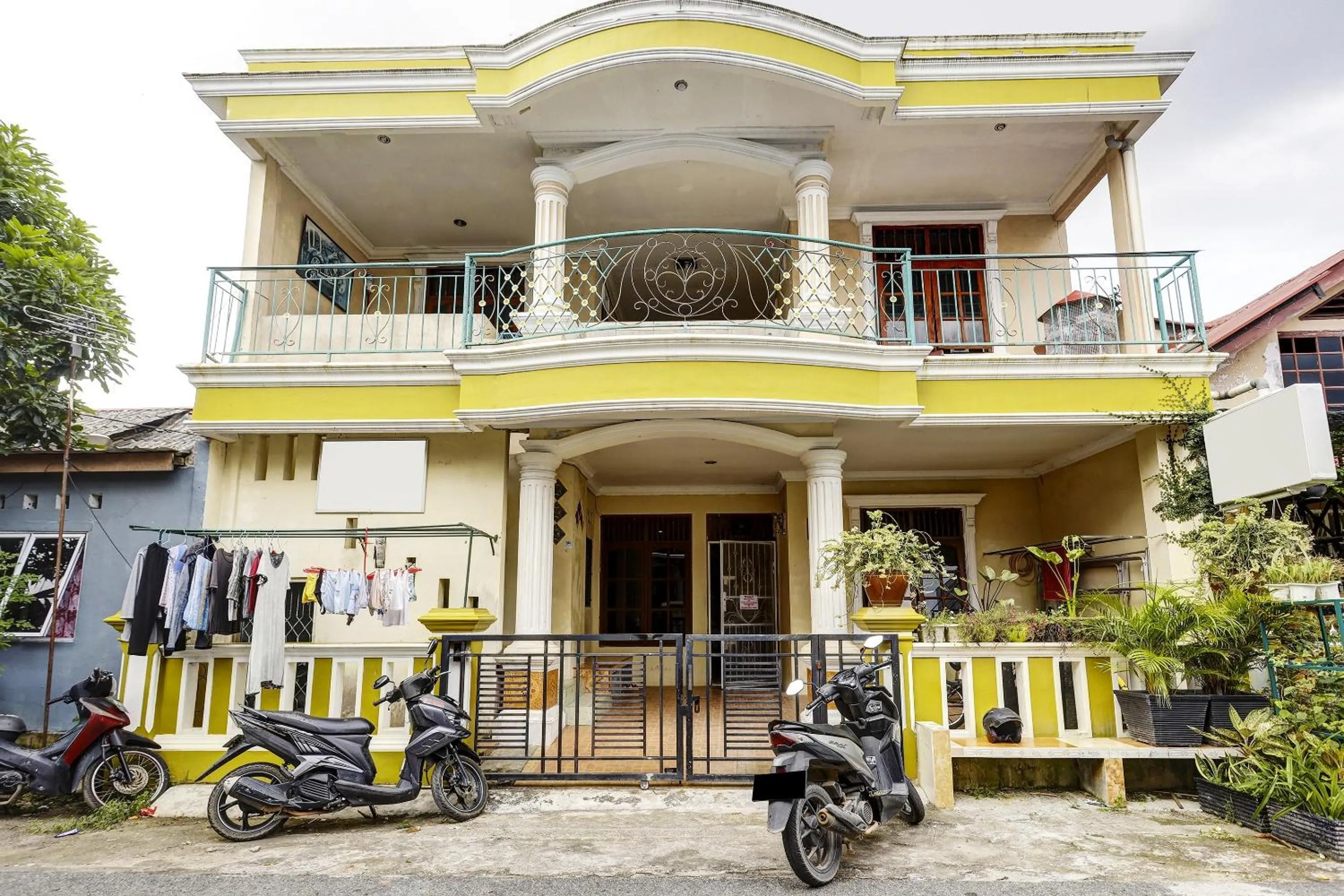 Facade/entrance in Hotel O Manisee 1 Homestay Syariah