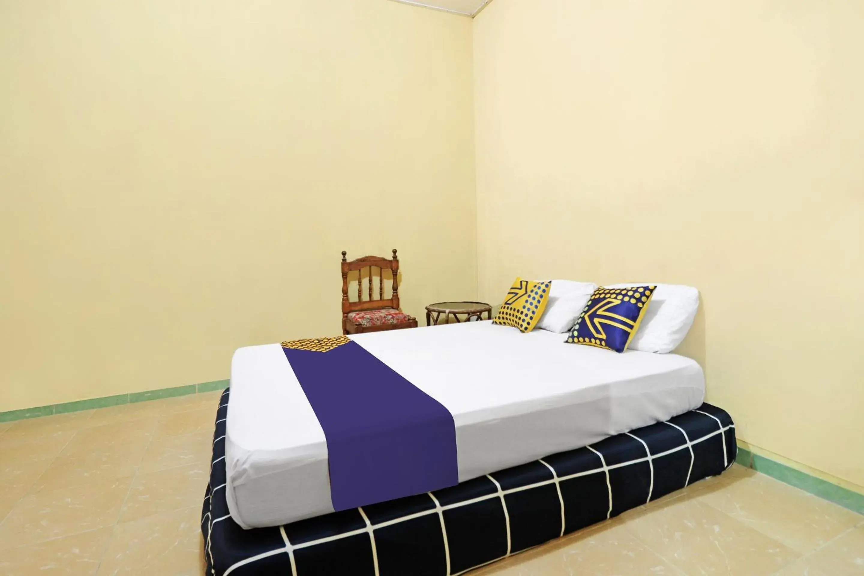 Bedroom in Hotel O Kanjeng Mami Homestay Syariah Bedroom in Hotel O Kanjeng Mami Homestay Syariah