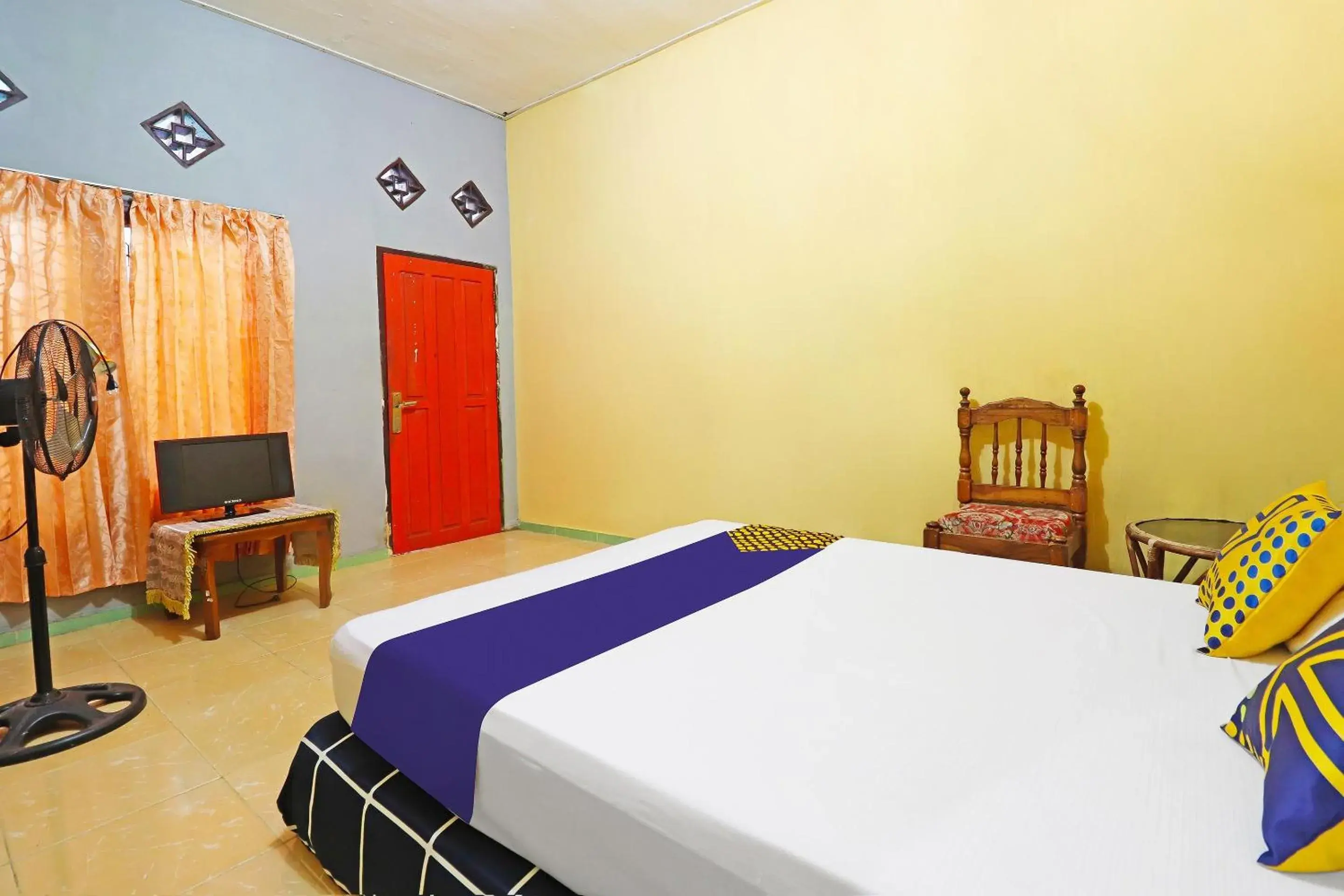 Bedroom in Hotel O Kanjeng Mami Homestay Syariah Bedroom in Hotel O Kanjeng Mami Homestay Syariah