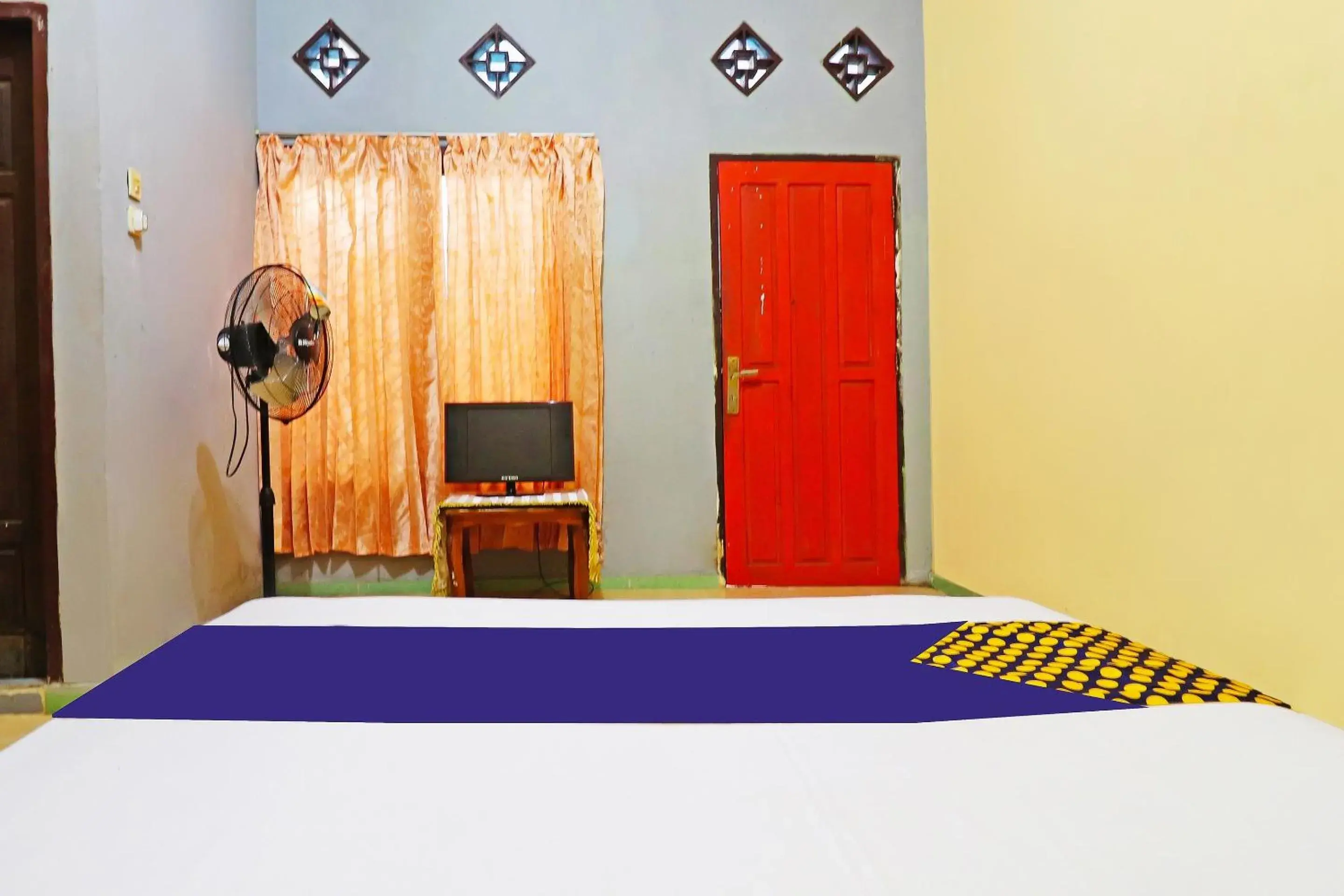 Bedroom in Hotel O Kanjeng Mami Homestay Syariah Bedroom in Hotel O Kanjeng Mami Homestay Syariah