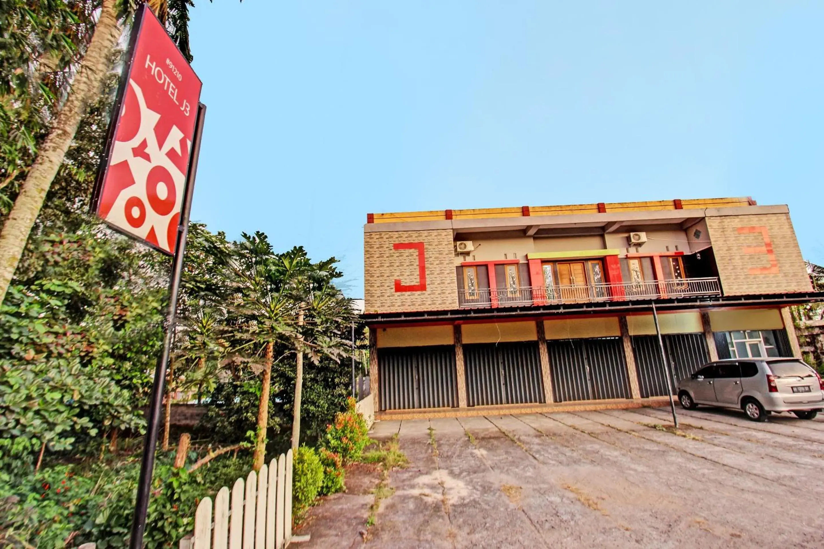 Facade/entrance in Hotel O J3 Facade/entrance in Hotel O J3