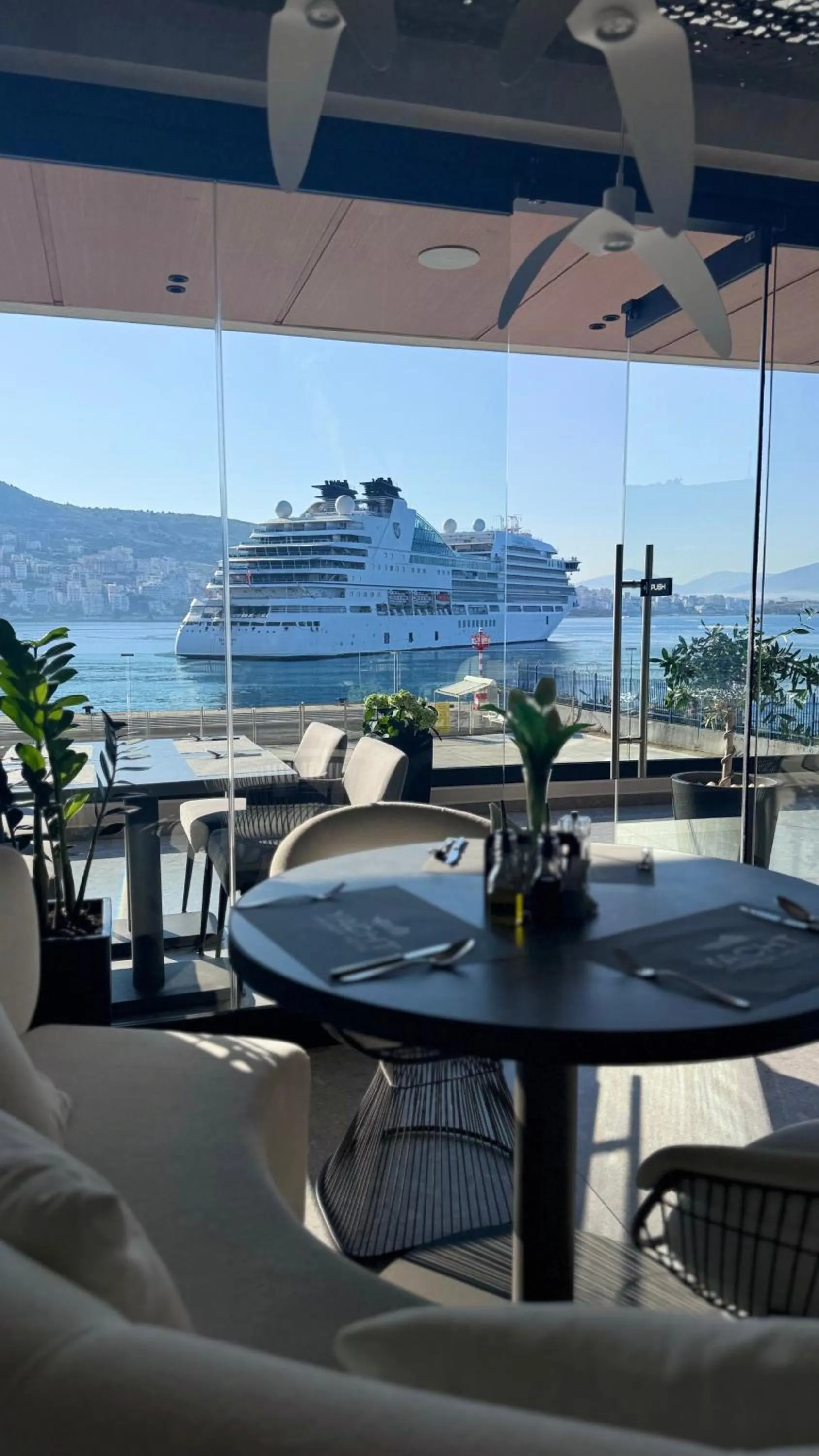 Restaurant/places to eat in AL'YACHT Premium Hotel