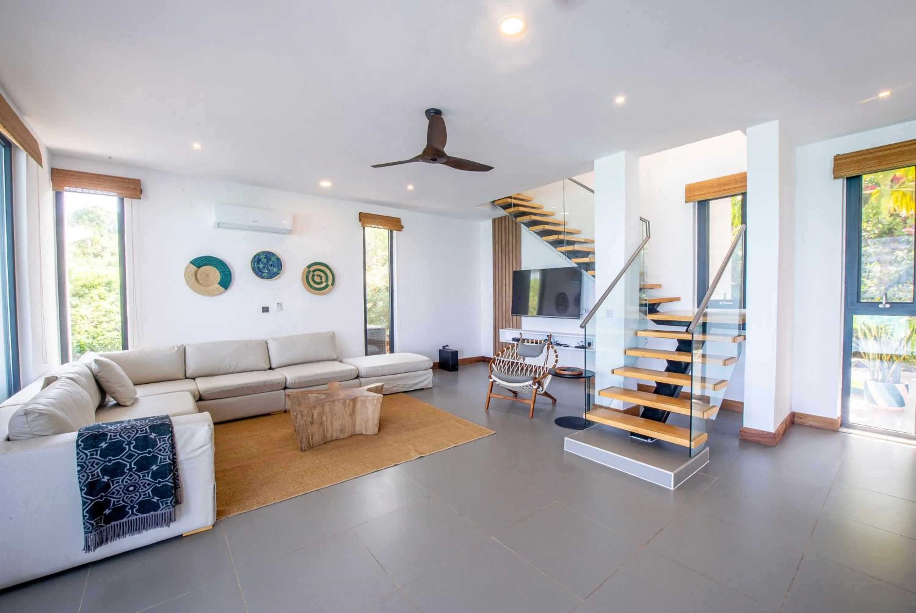 TV and multimedia in Safira Blu Luxury Resort & Villas