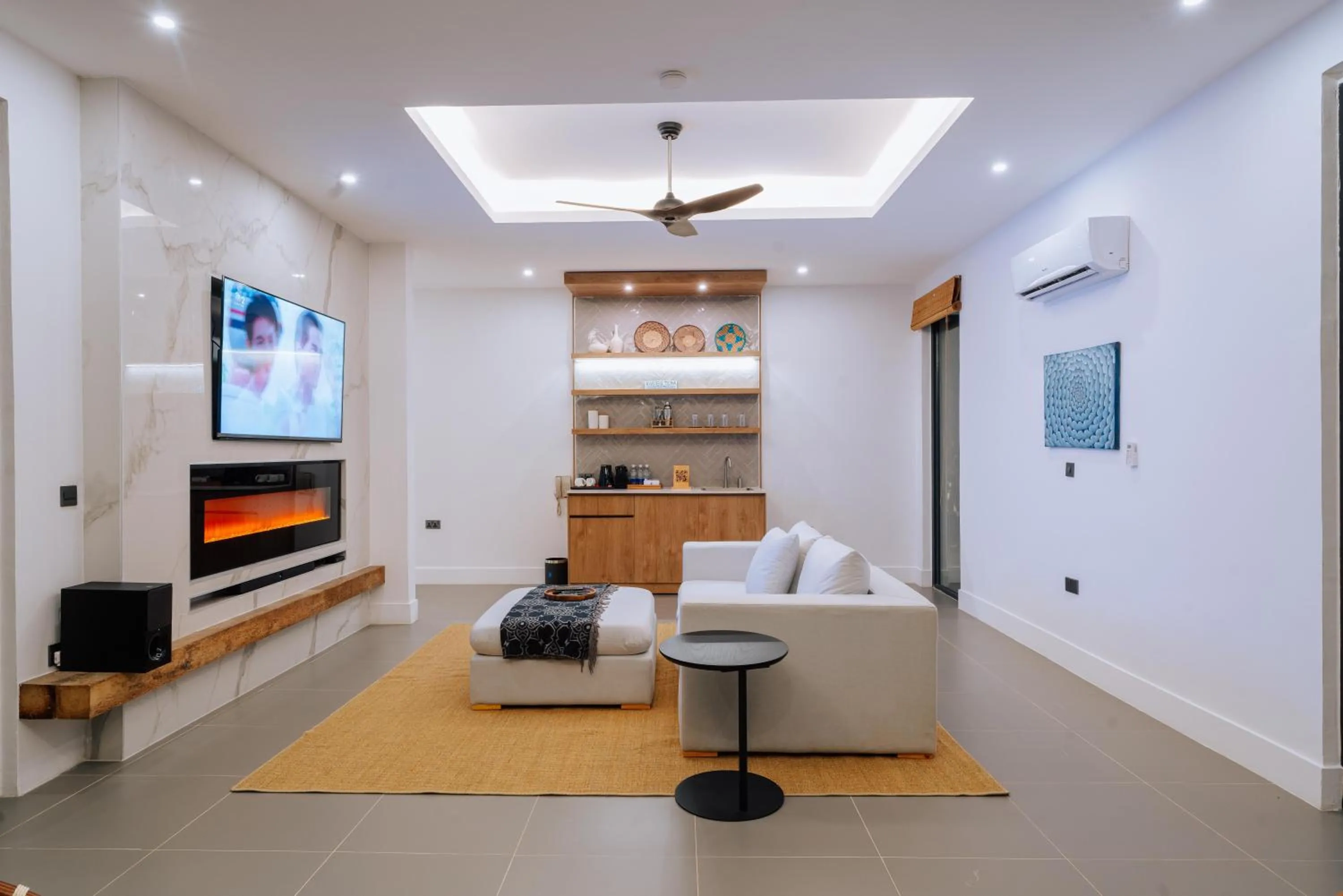 TV and multimedia in Safira Blu Luxury Resort & Villas