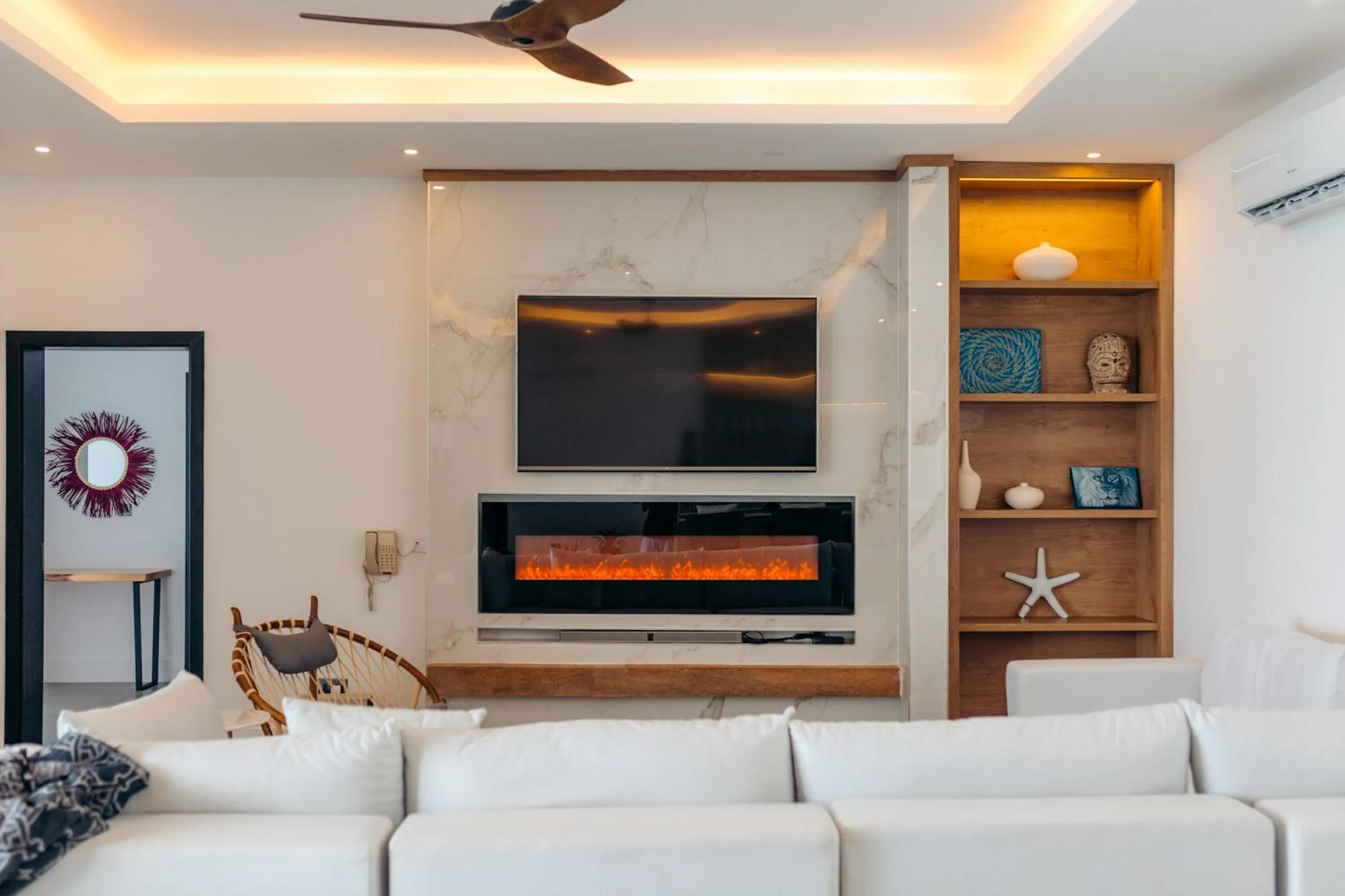 TV and multimedia in Safira Blu Luxury Resort & Villas