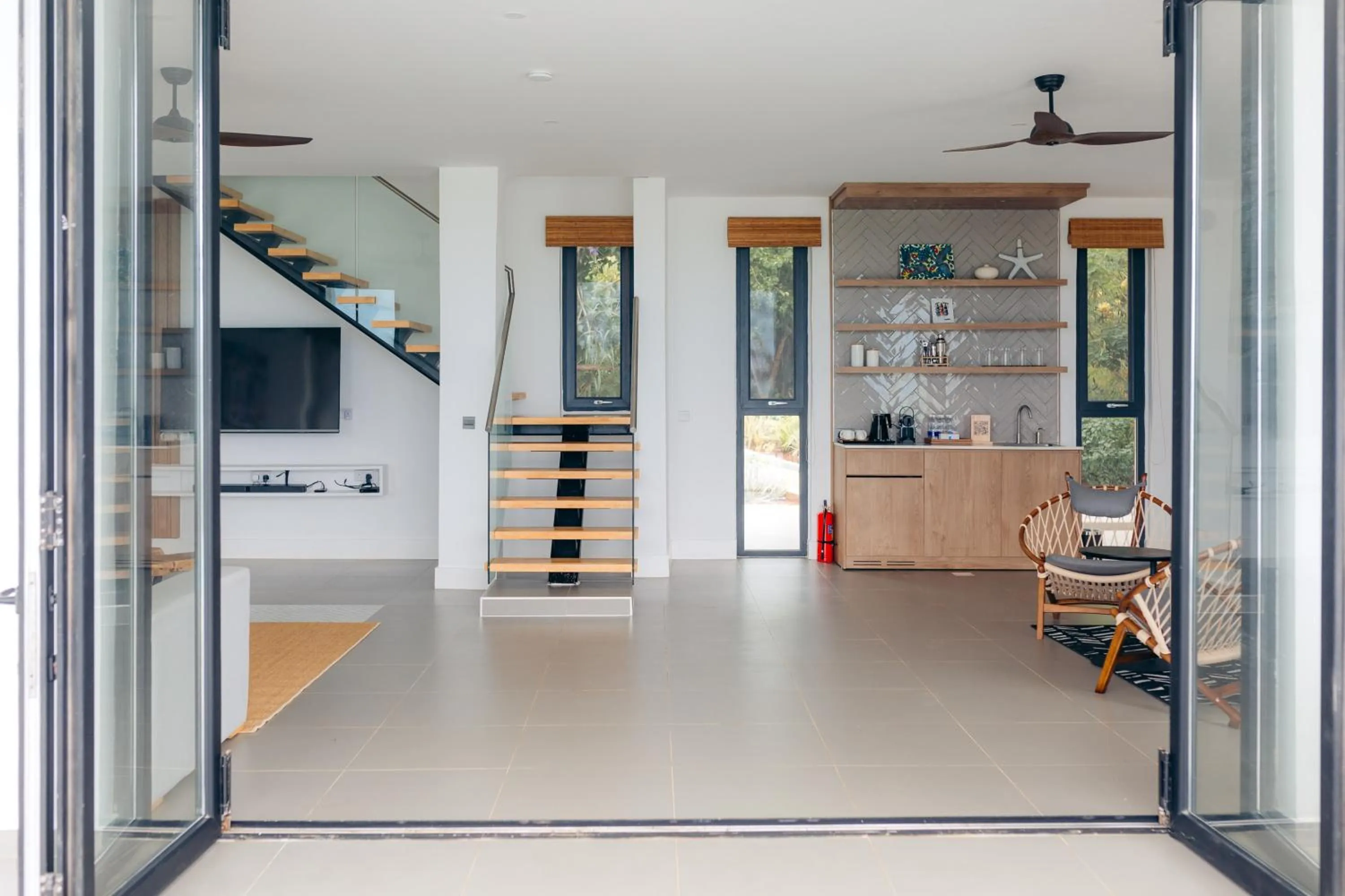 TV and multimedia in Safira Blu Luxury Resort & Villas