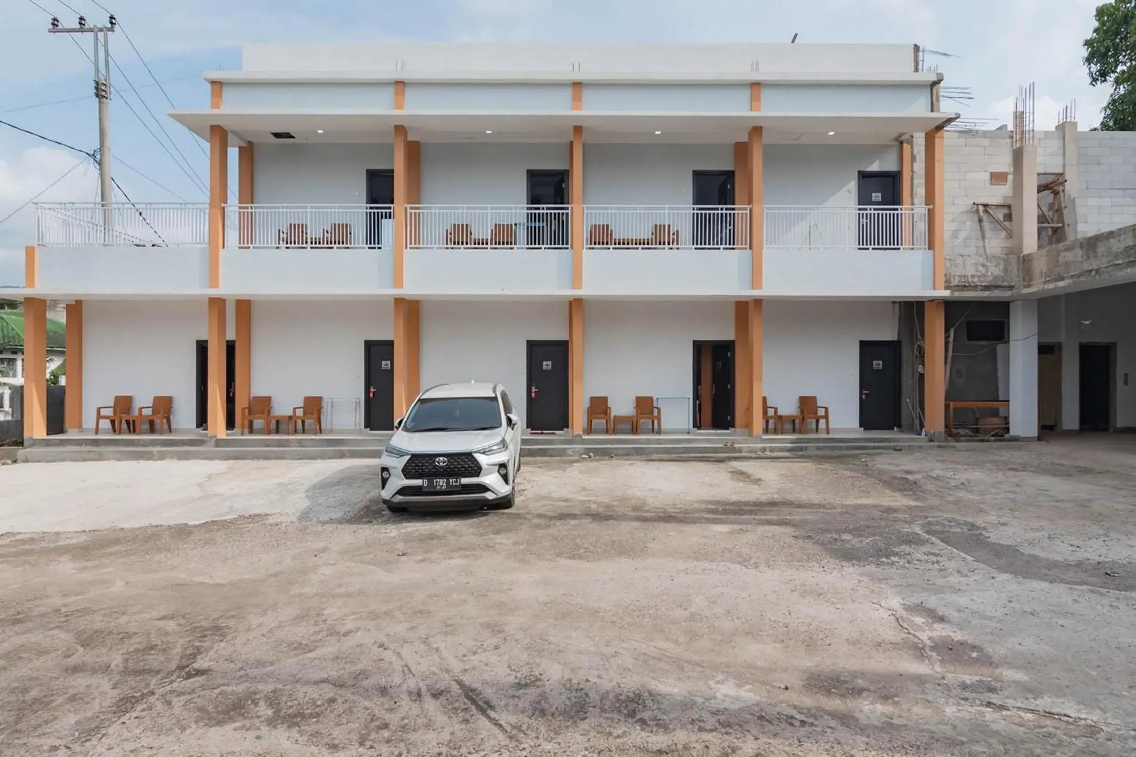 Property building in RedDoorz Syariah @ Tanggeung Property building in RedDoorz Syariah @ Tanggeung