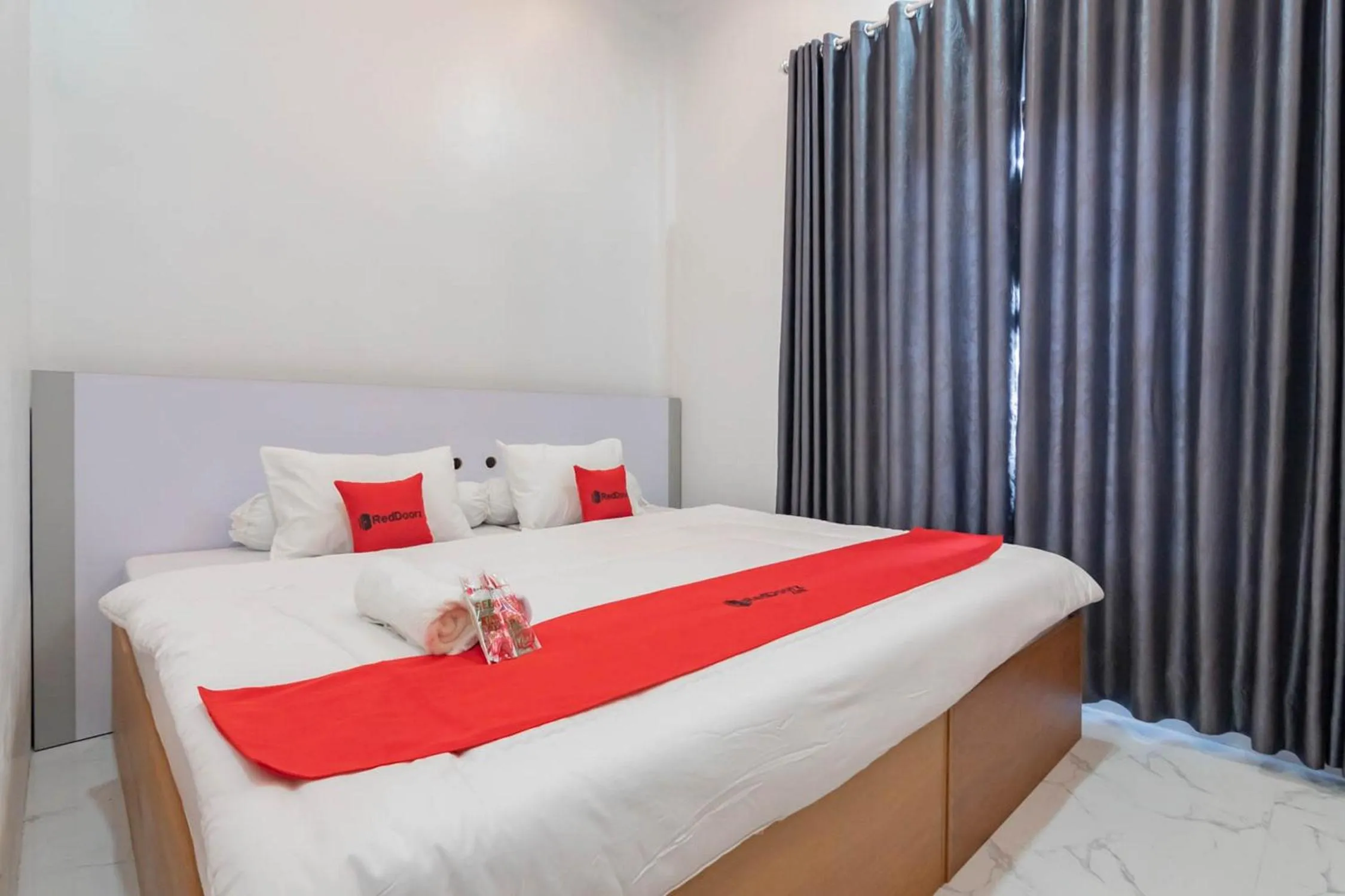 Bedroom, Bed in RedDoorz Syariah @ Tanggeung