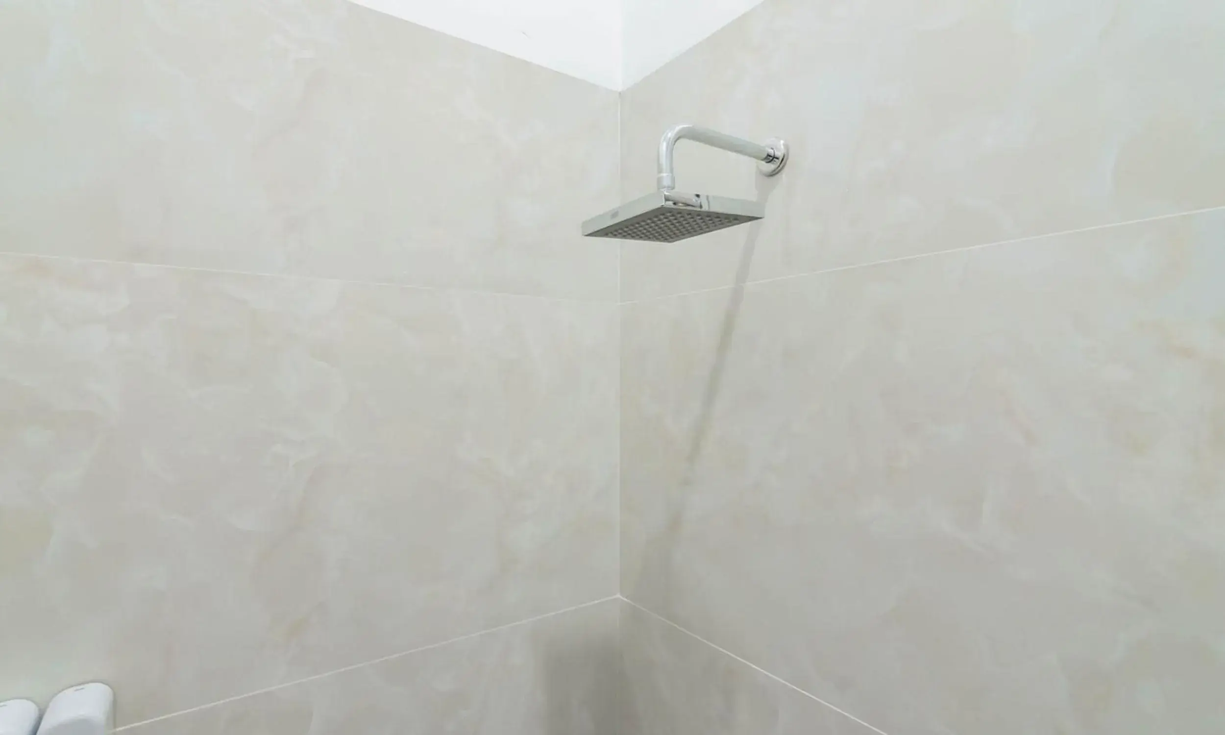 Bathroom in RedDoorz Syariah @ Tanggeung Bathroom in RedDoorz Syariah @ Tanggeung