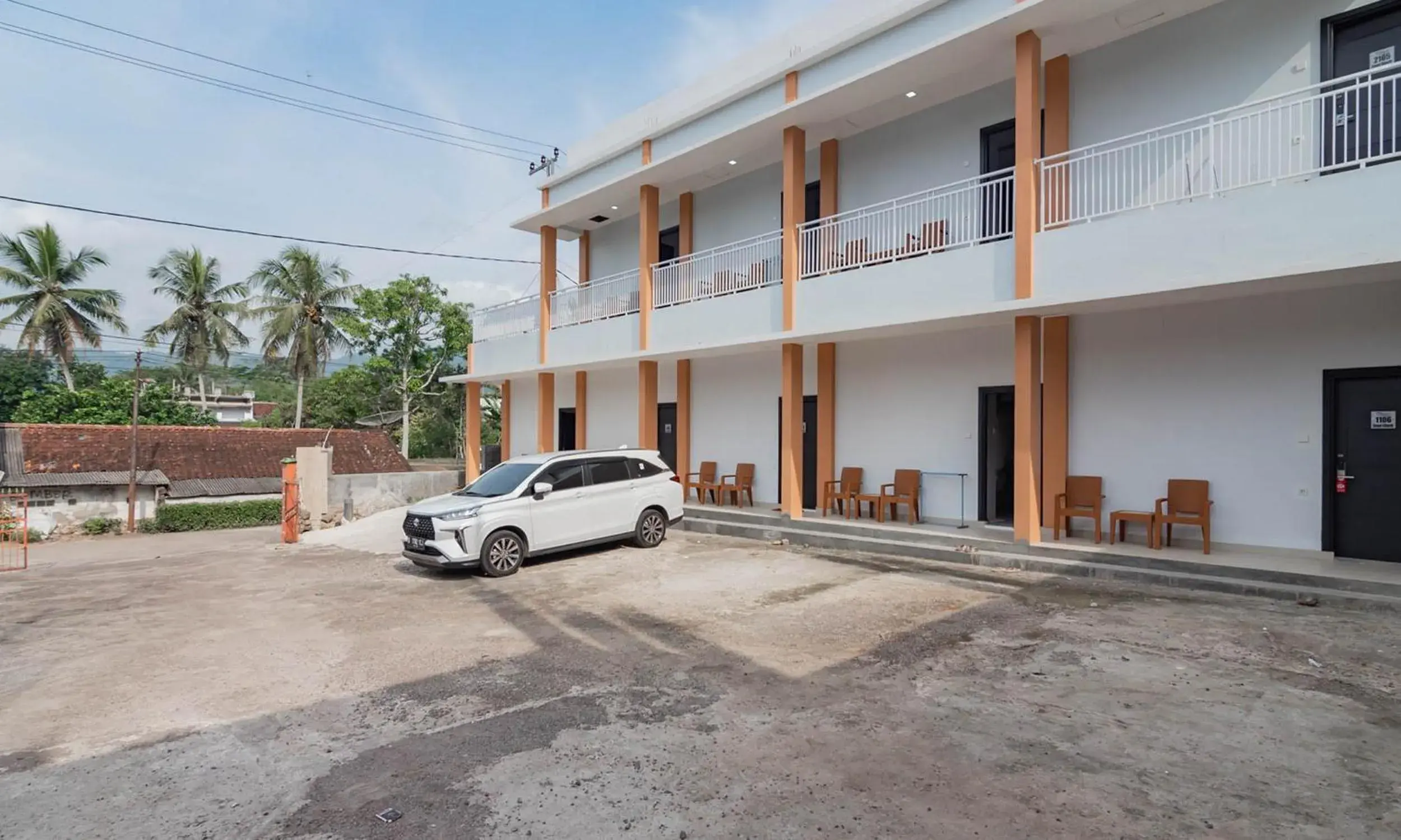 Property building in RedDoorz Syariah @ Tanggeung Property building in RedDoorz Syariah @ Tanggeung