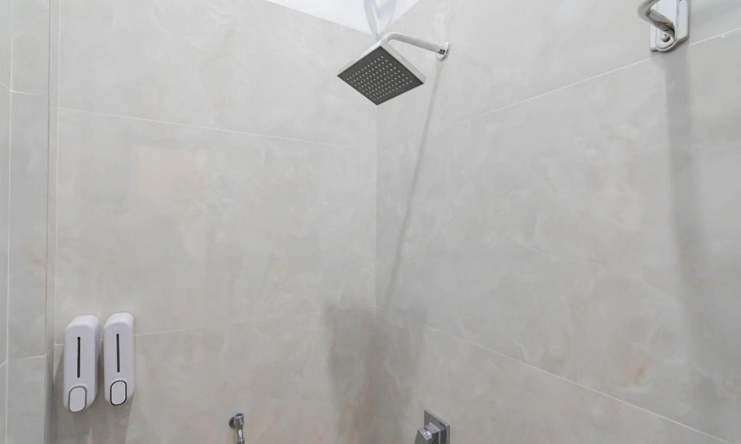 Bathroom in RedDoorz Syariah @ Tanggeung