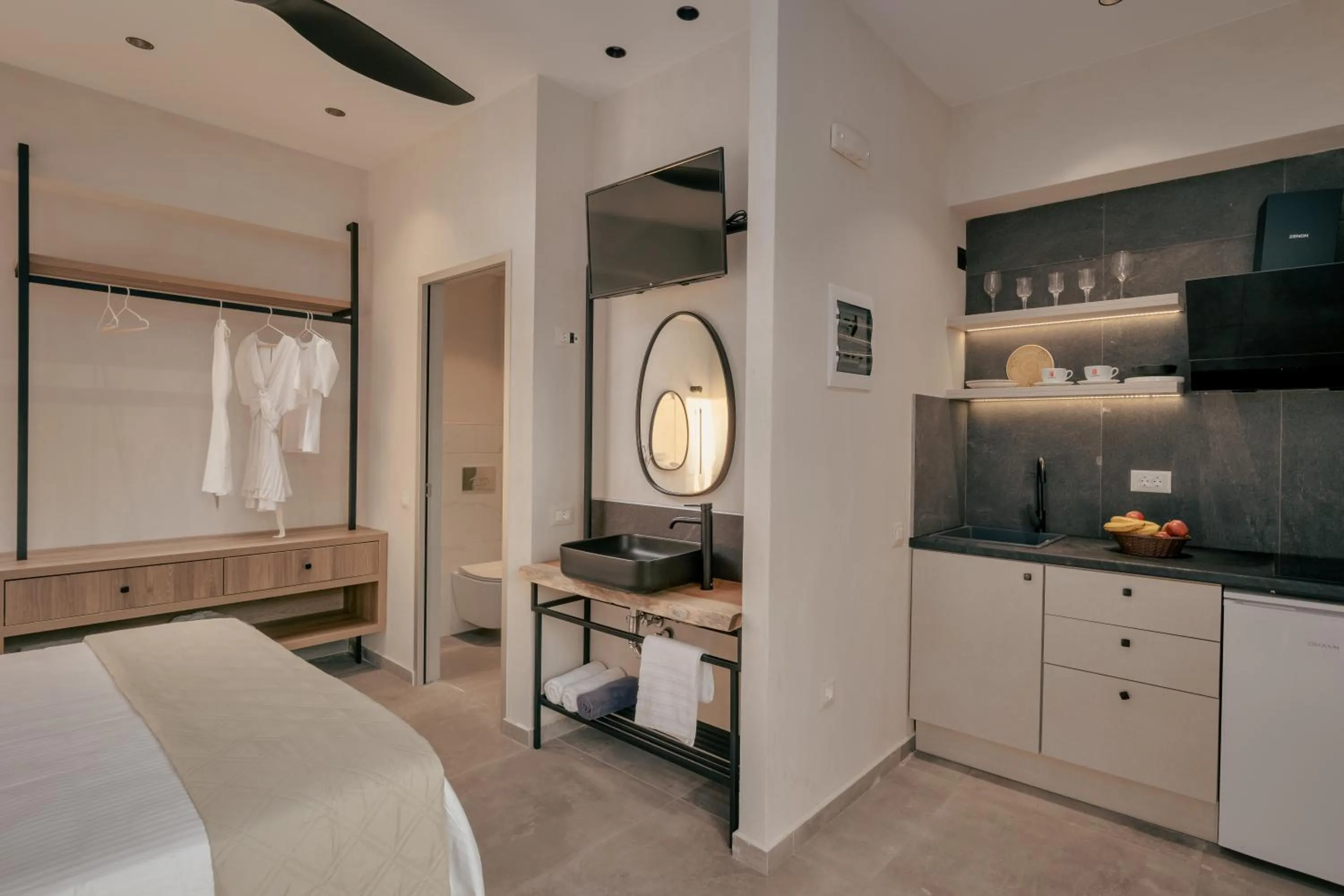 TV and multimedia, Bed in Casa D'Oro Suites by Estia 'Adults Only'