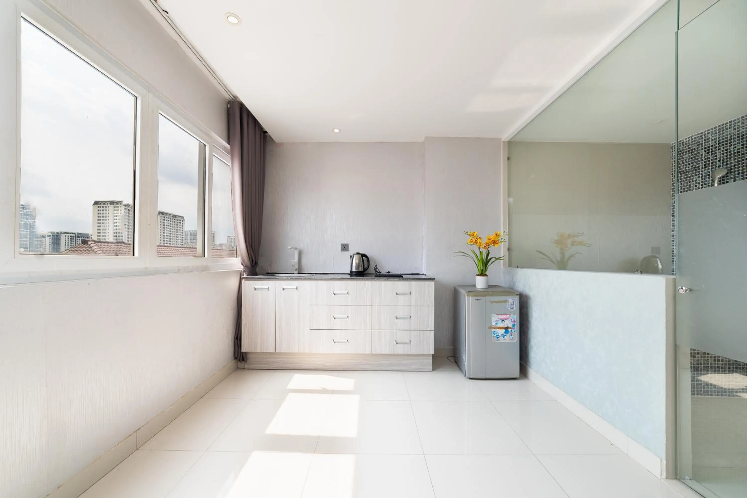 Kitchen or kitchenette in Collection O Sunshine Garden Hotel