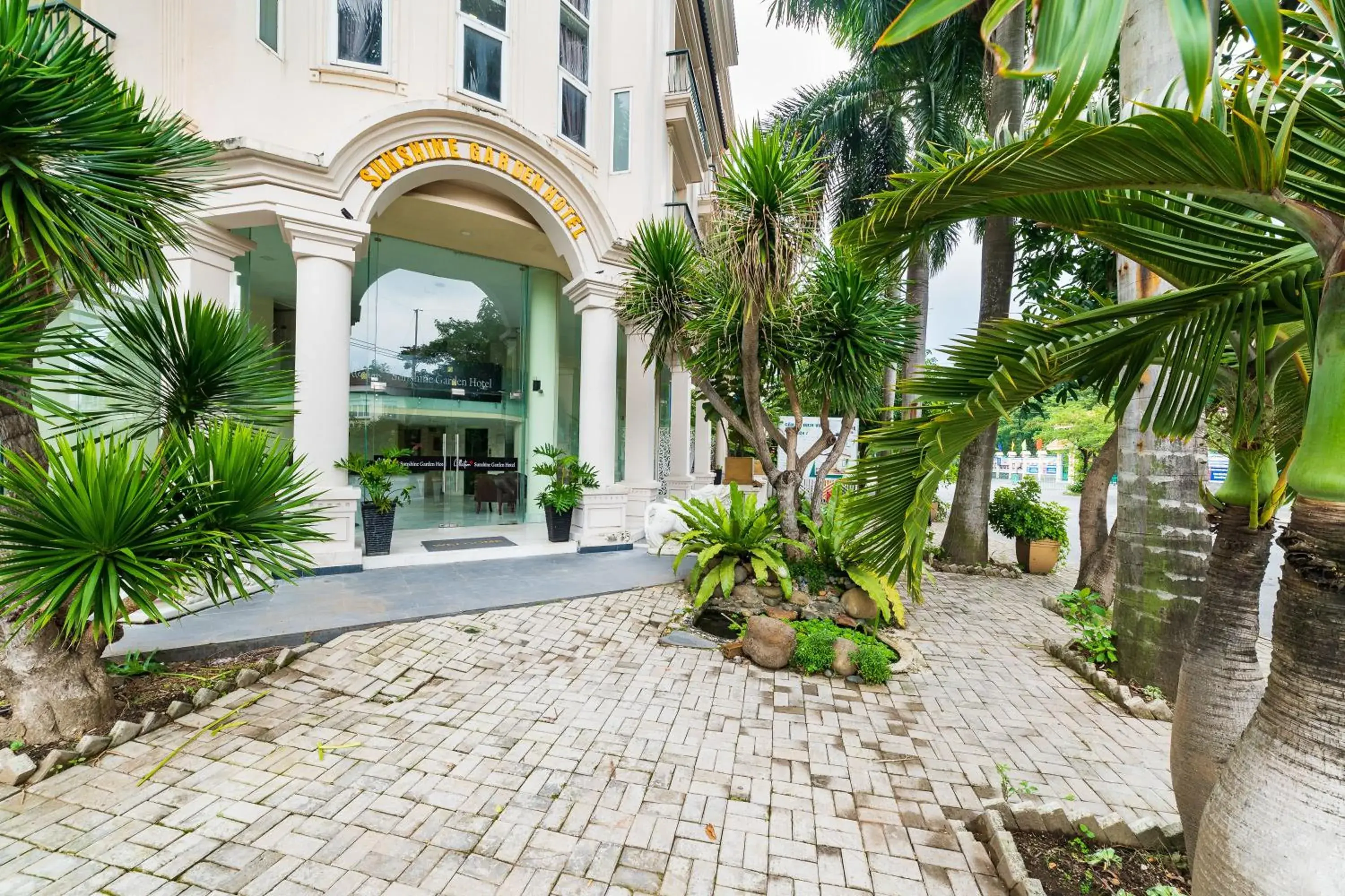 Property building in Collection O Sunshine Garden Hotel Property building in Collection O Sunshine Garden Hotel