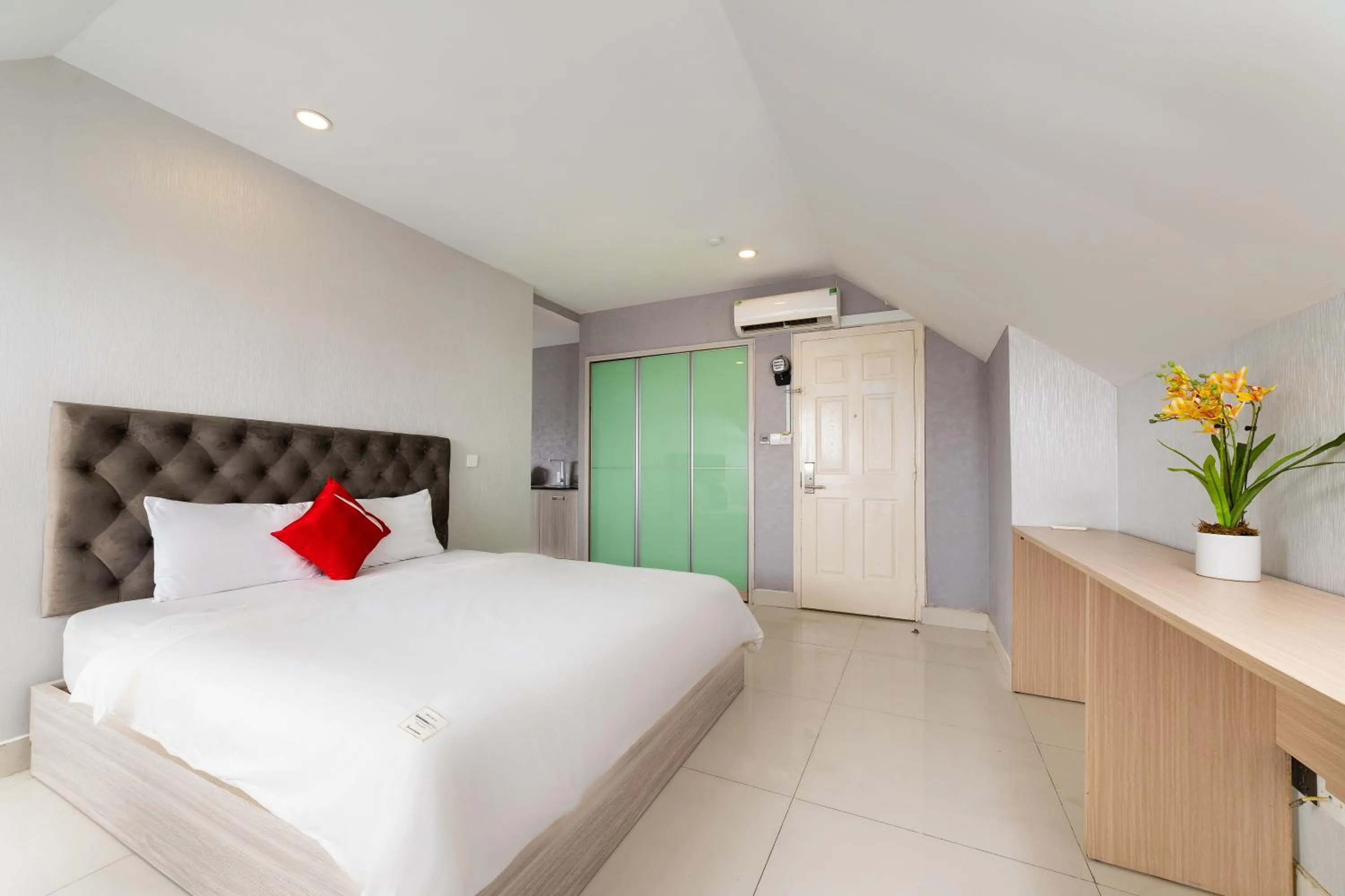 Photo of the whole room, Bed in Collection O Sunshine Garden Hotel