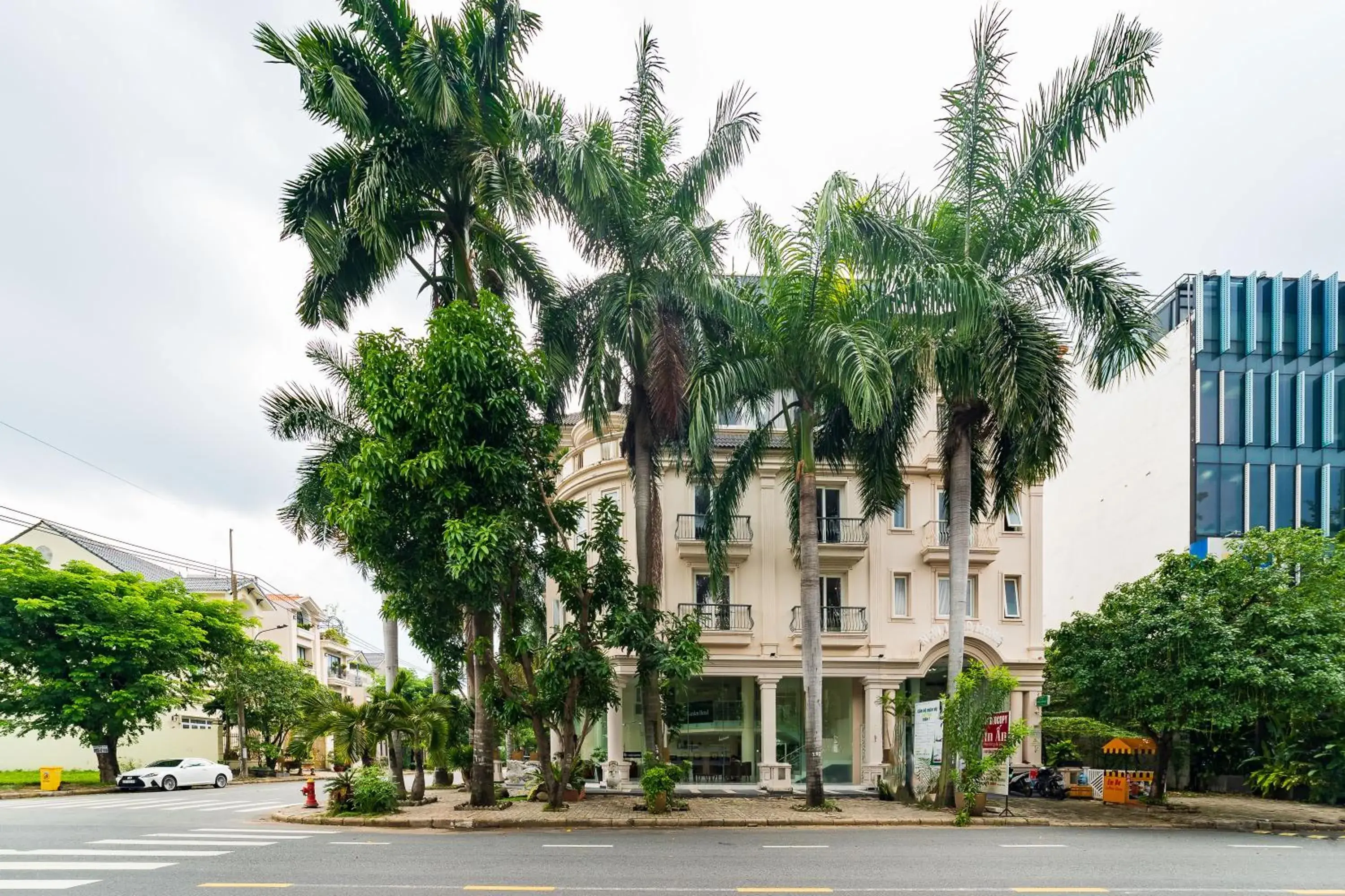 Property building in Collection O Sunshine Garden Hotel Property building in Collection O Sunshine Garden Hotel