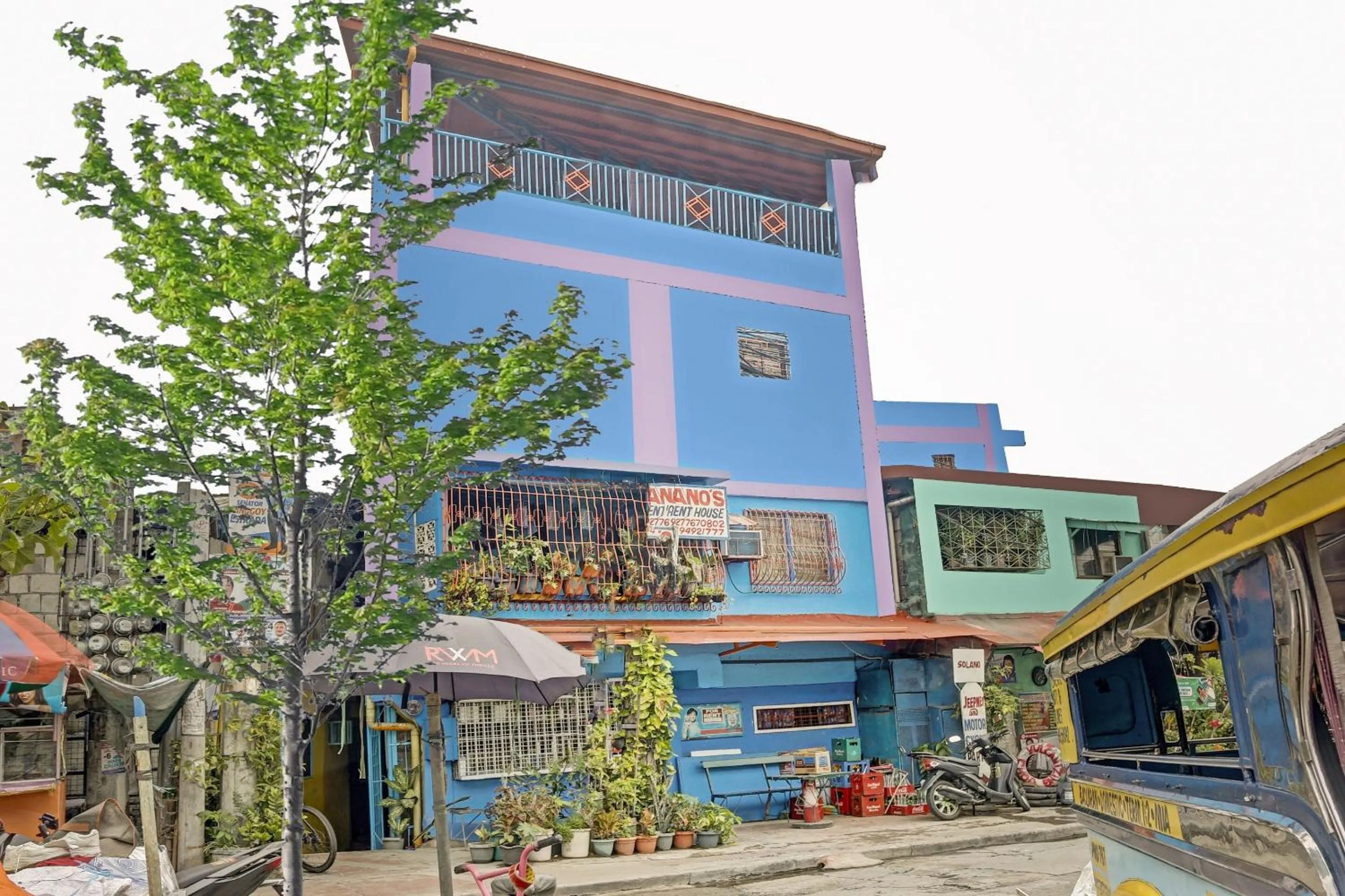 Facade/entrance in Solanos Transient House